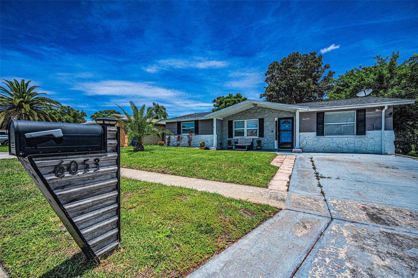 Listing photo id 0 for 6053 11th Avenue