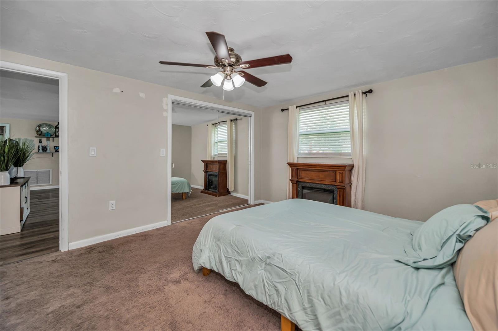 Listing photo id 23 for 6053 11th Avenue