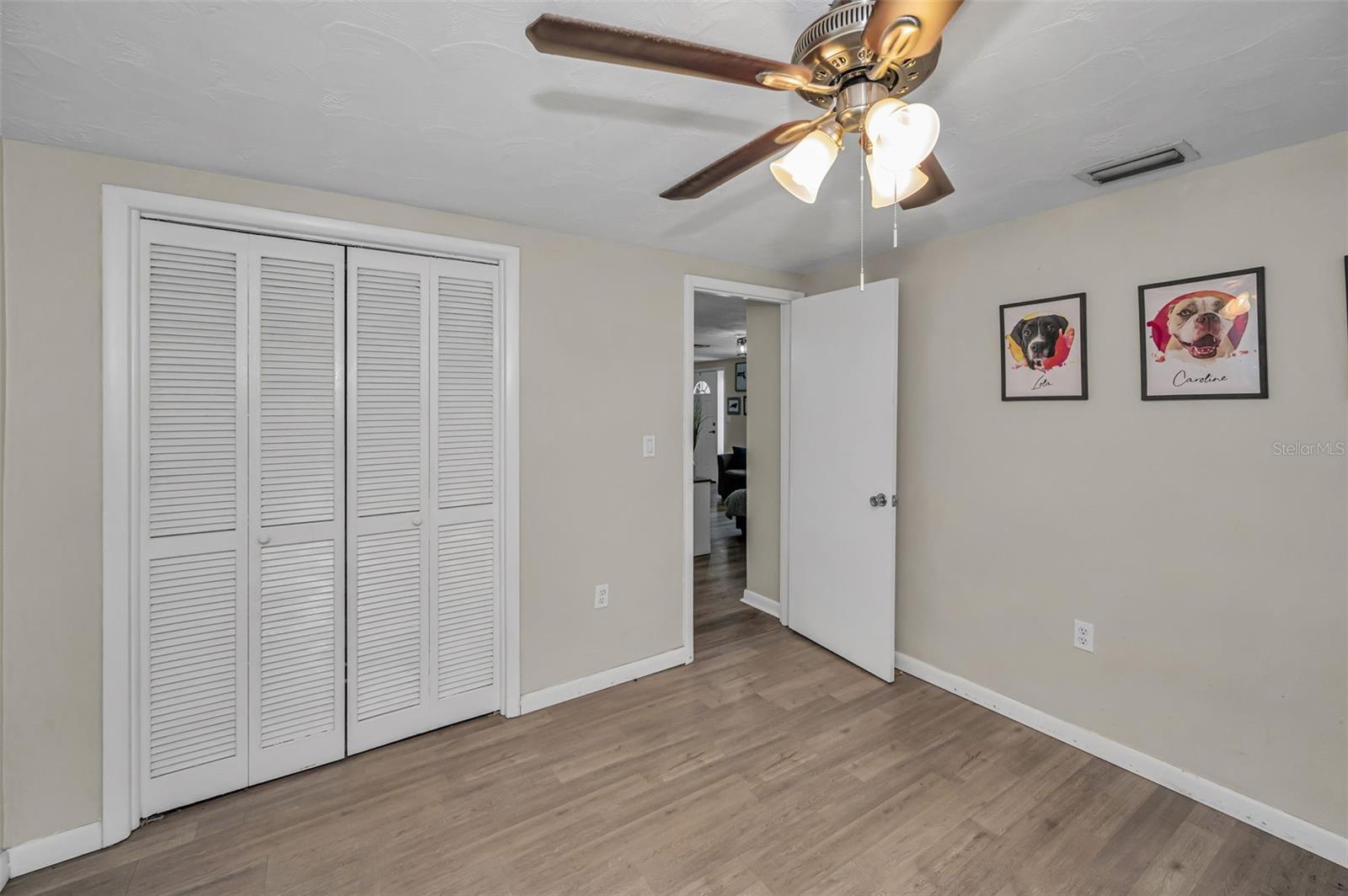 Listing photo id 24 for 6053 11th Avenue