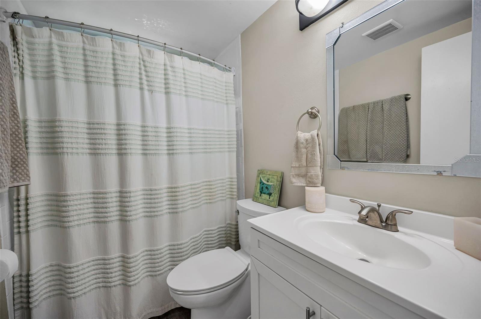 Listing photo id 26 for 6053 11th Avenue
