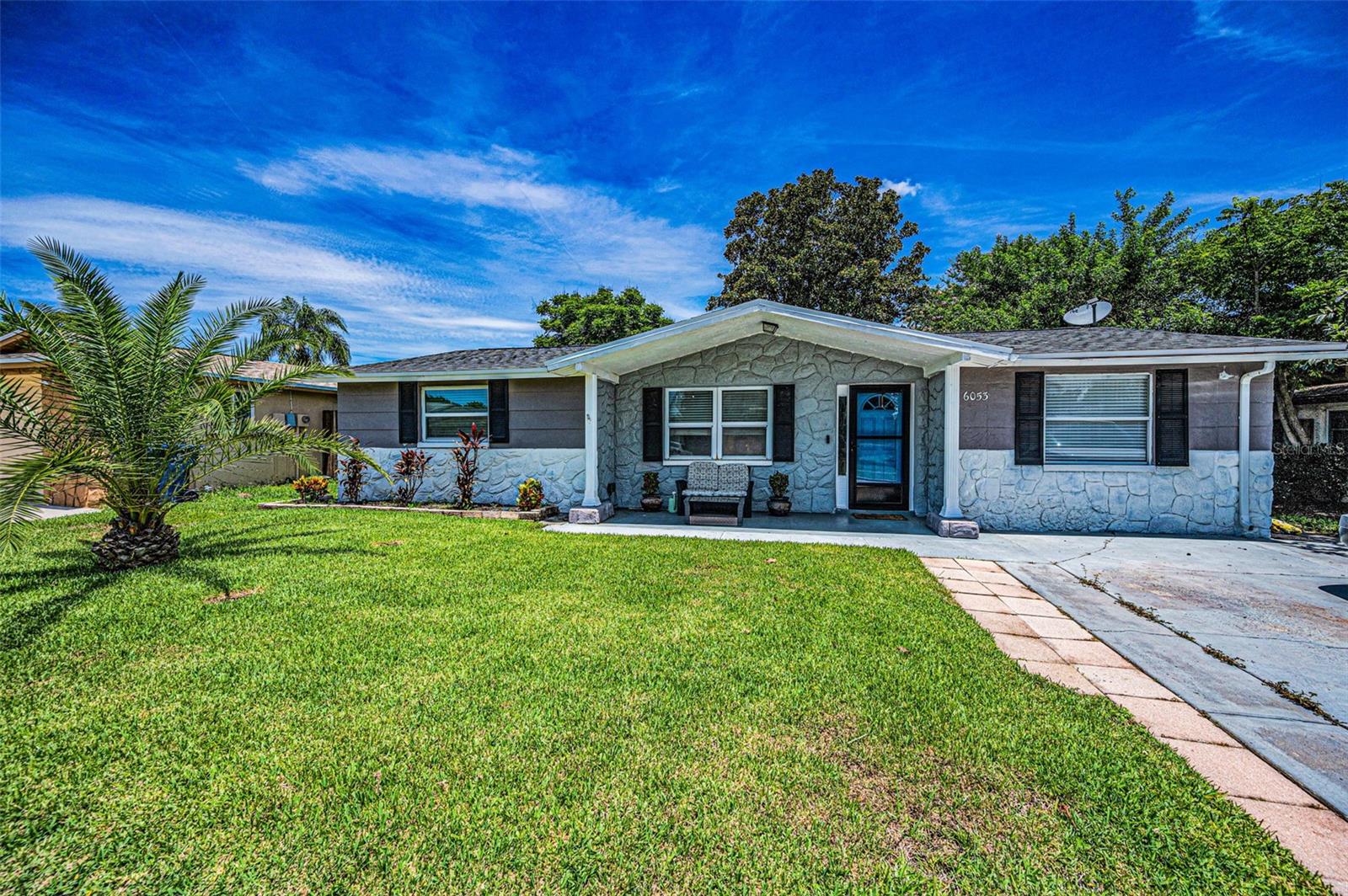 Listing photo id 1 for 6053 11th Avenue