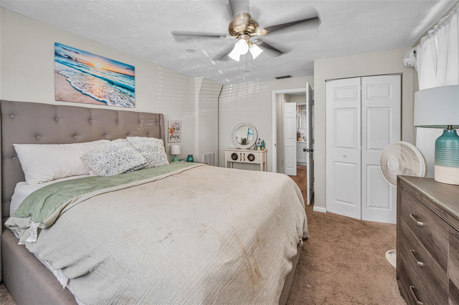 Listing photo id 28 for 6053 11th Avenue