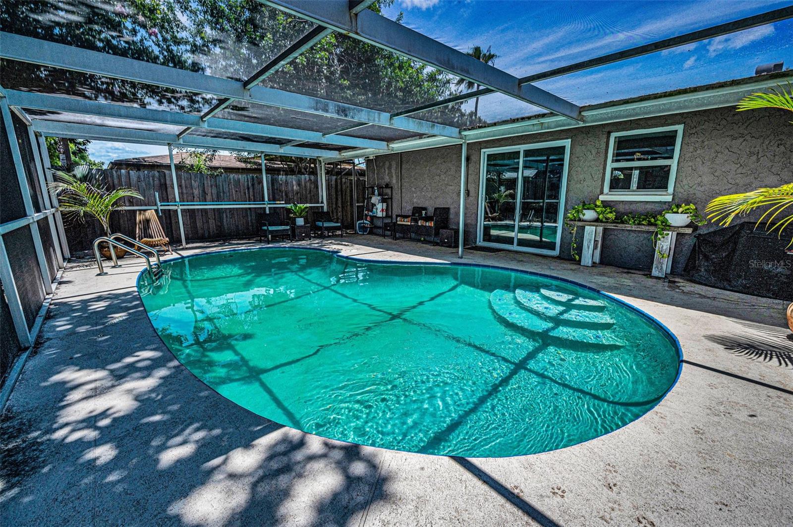 Listing photo id 33 for 6053 11th Avenue