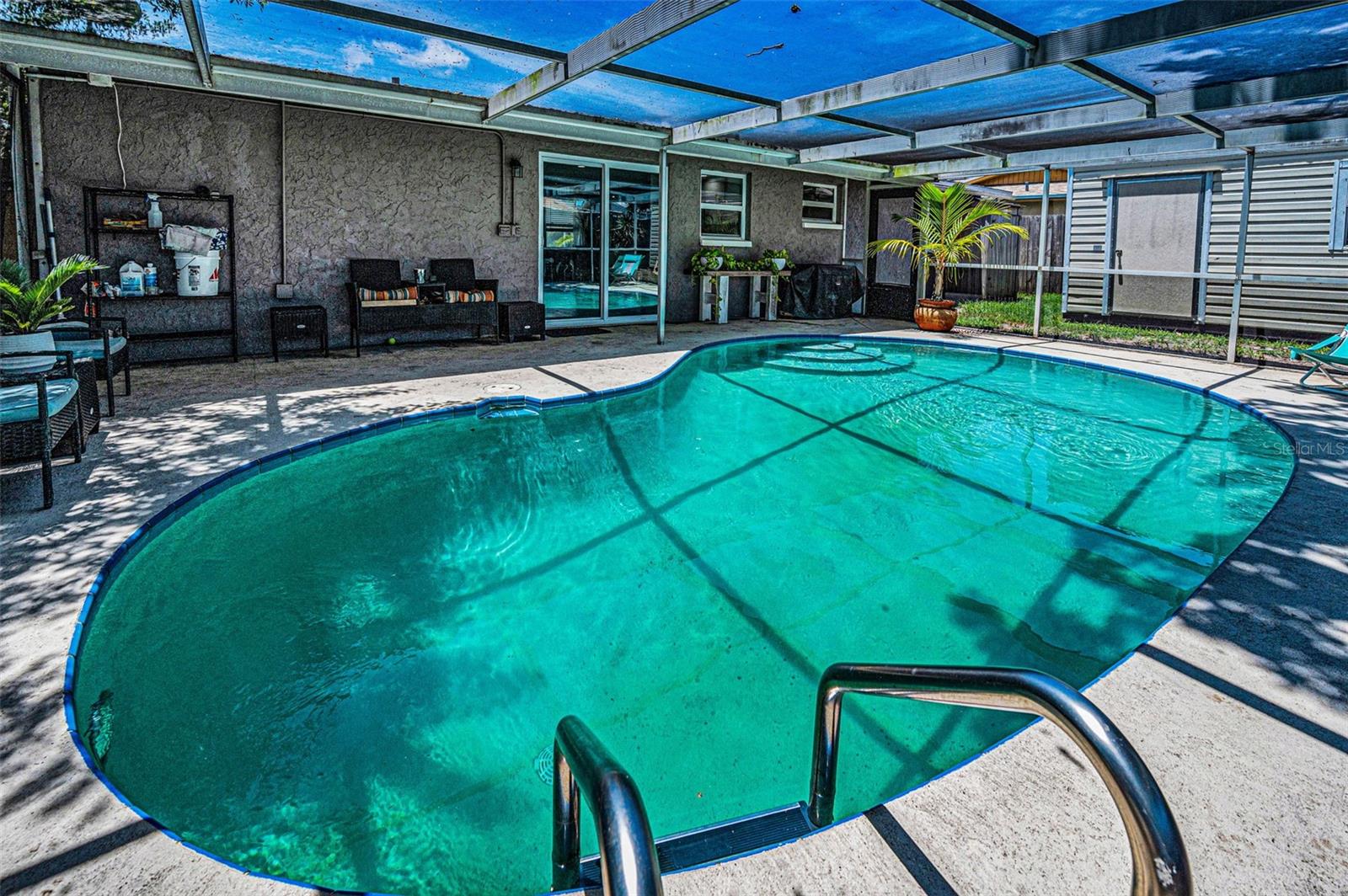 Listing photo id 34 for 6053 11th Avenue