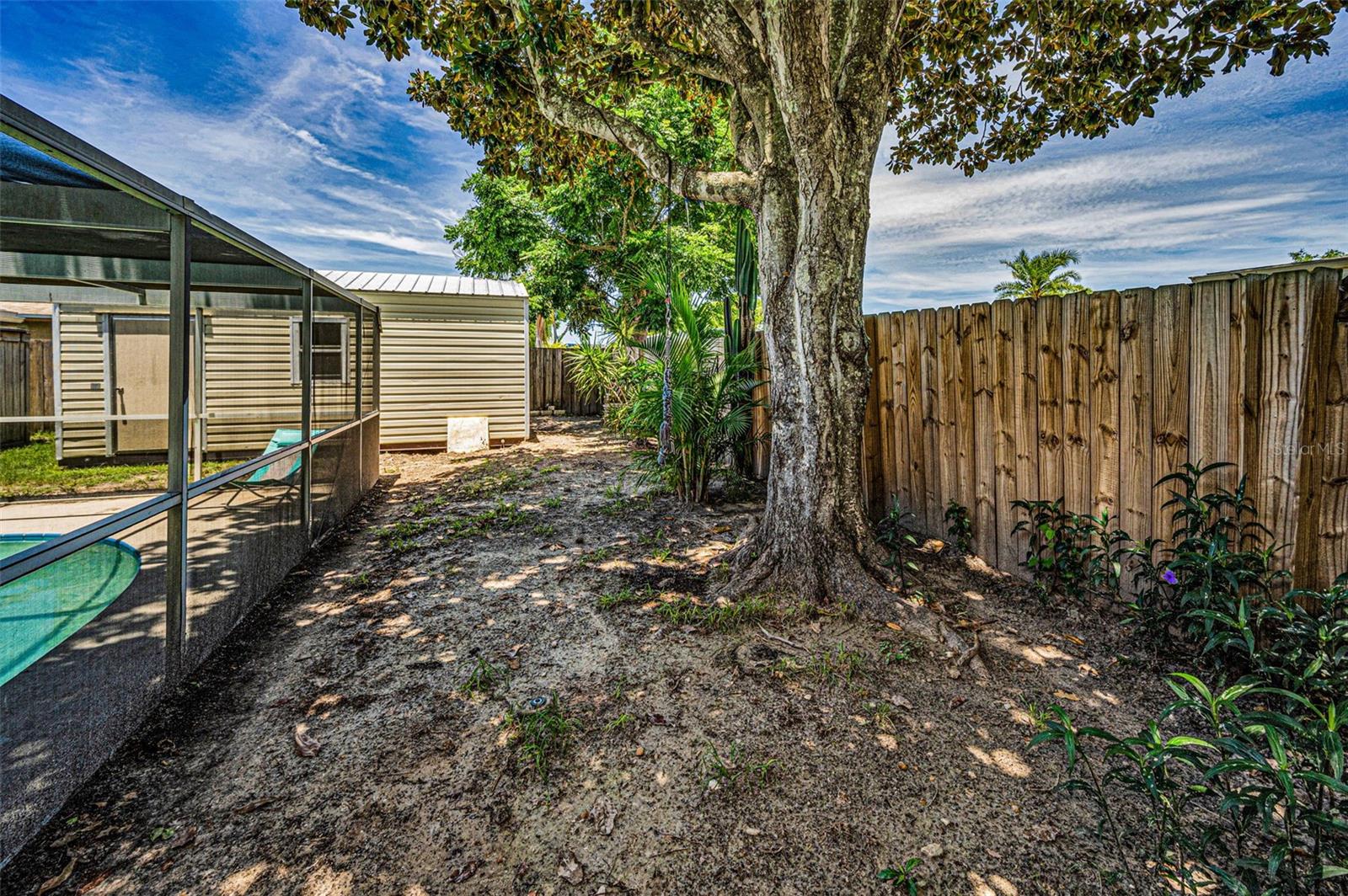 Listing photo id 37 for 6053 11th Avenue