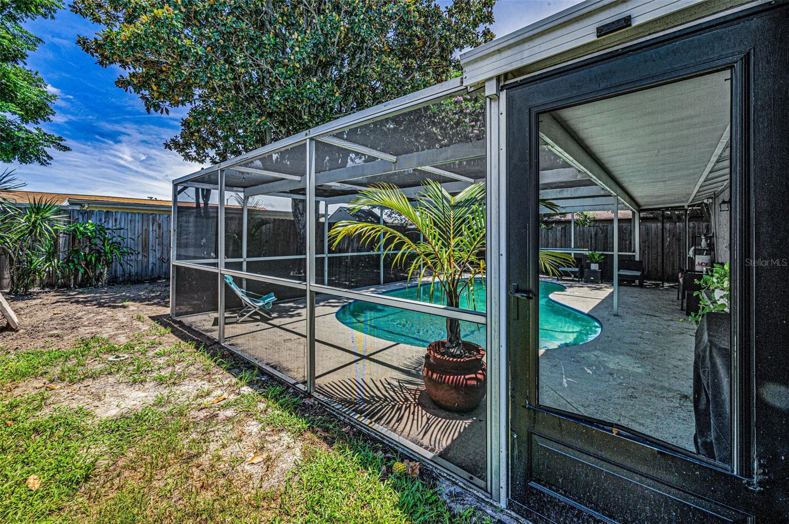 Listing photo id 39 for 6053 11th Avenue
