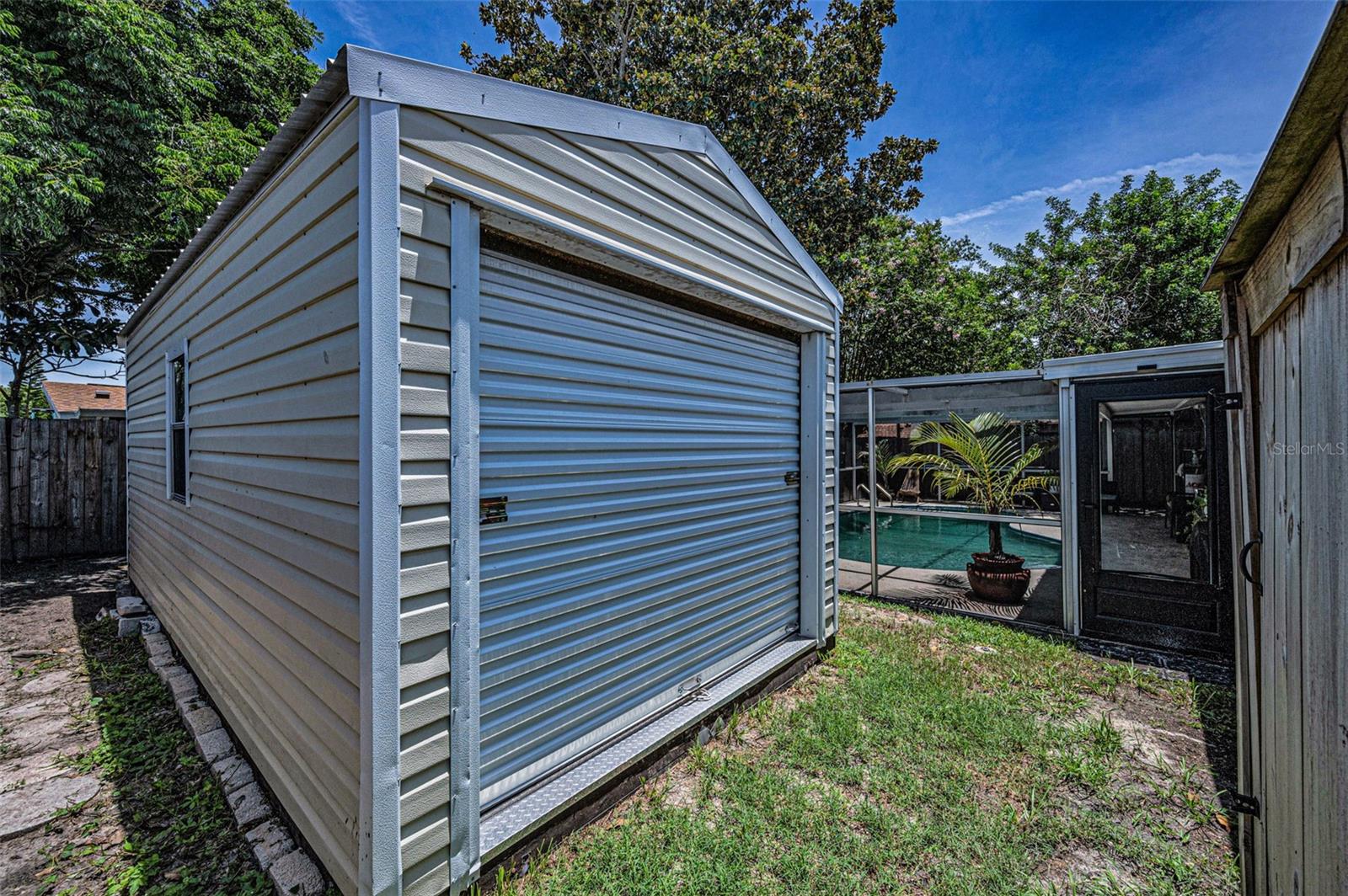 Listing photo id 43 for 6053 11th Avenue