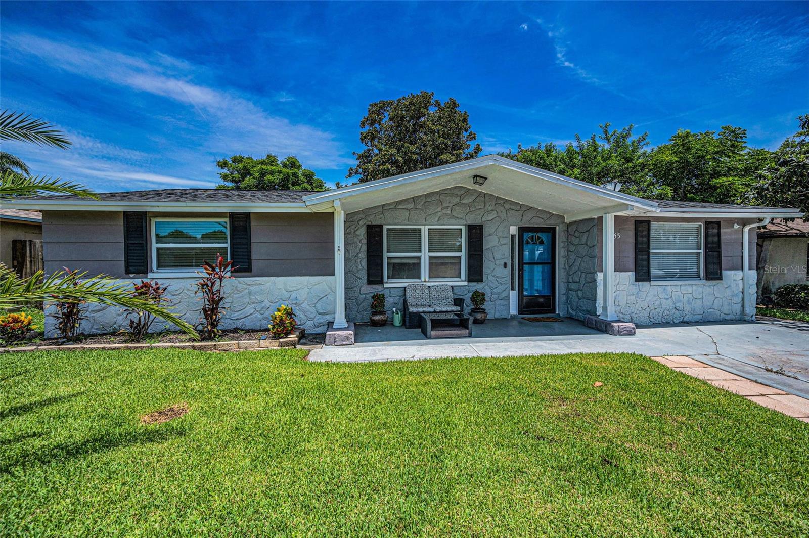 Listing photo id 3 for 6053 11th Avenue