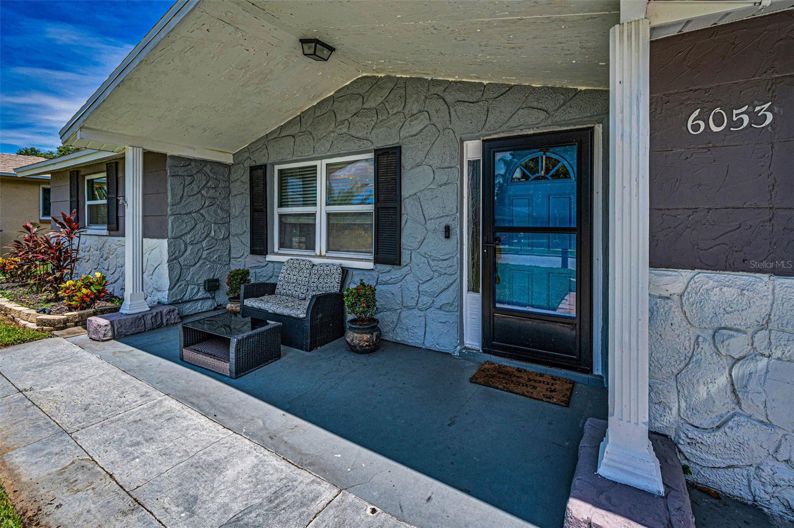 Listing photo id 5 for 6053 11th Avenue