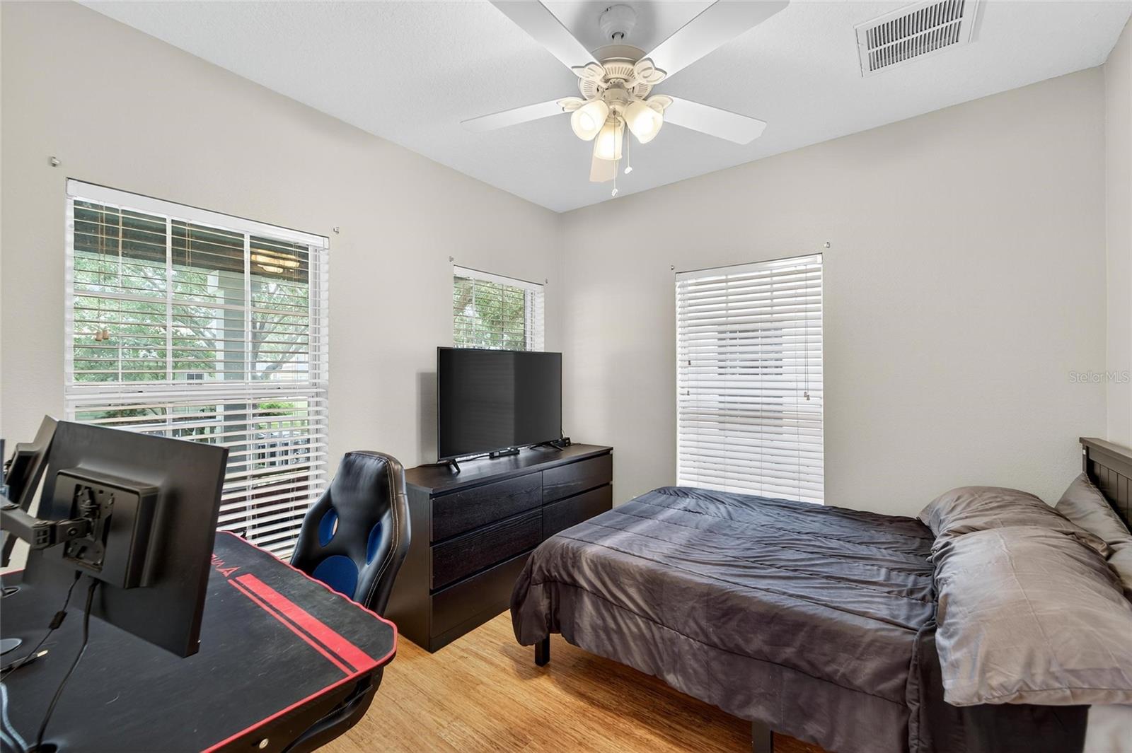 Image 33 of 95 For 5920 Beaconpark Street