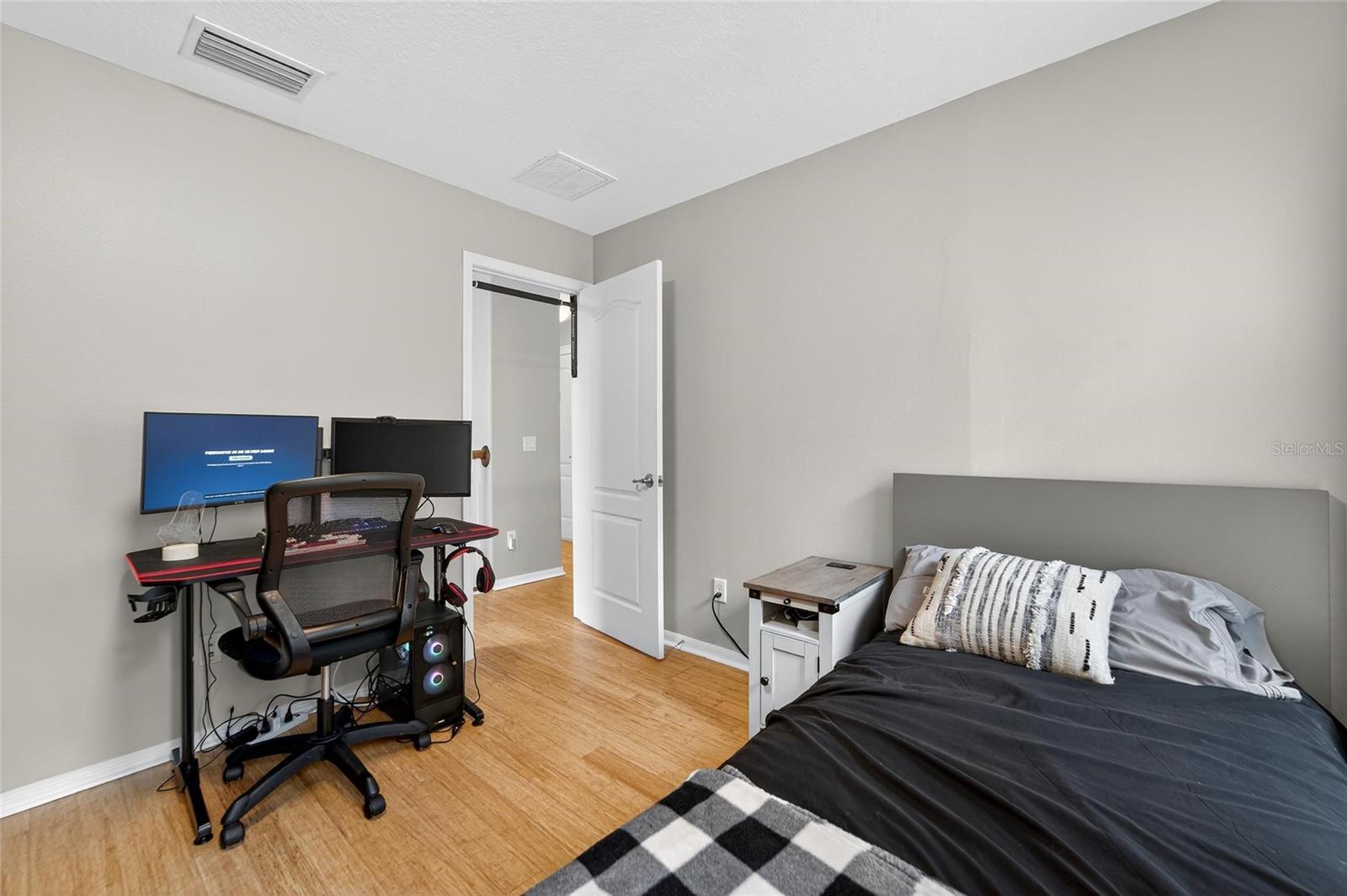 Image 36 of 95 For 5920 Beaconpark Street