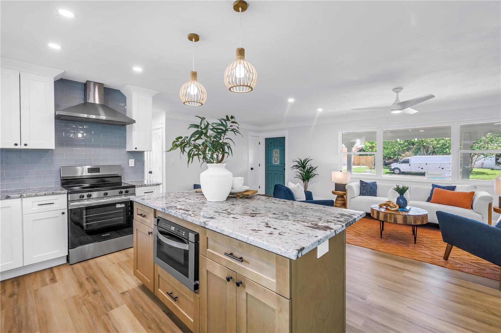 Image 11 of 32 For 6161 35th Avenue N
