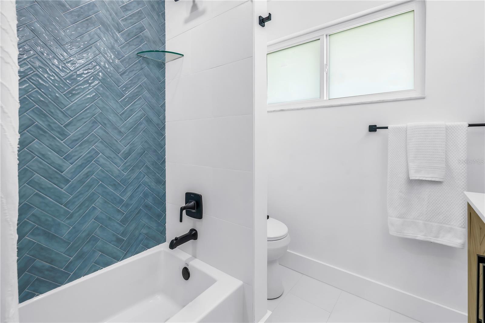 Image 22 of 32 For 6161 35th Avenue N