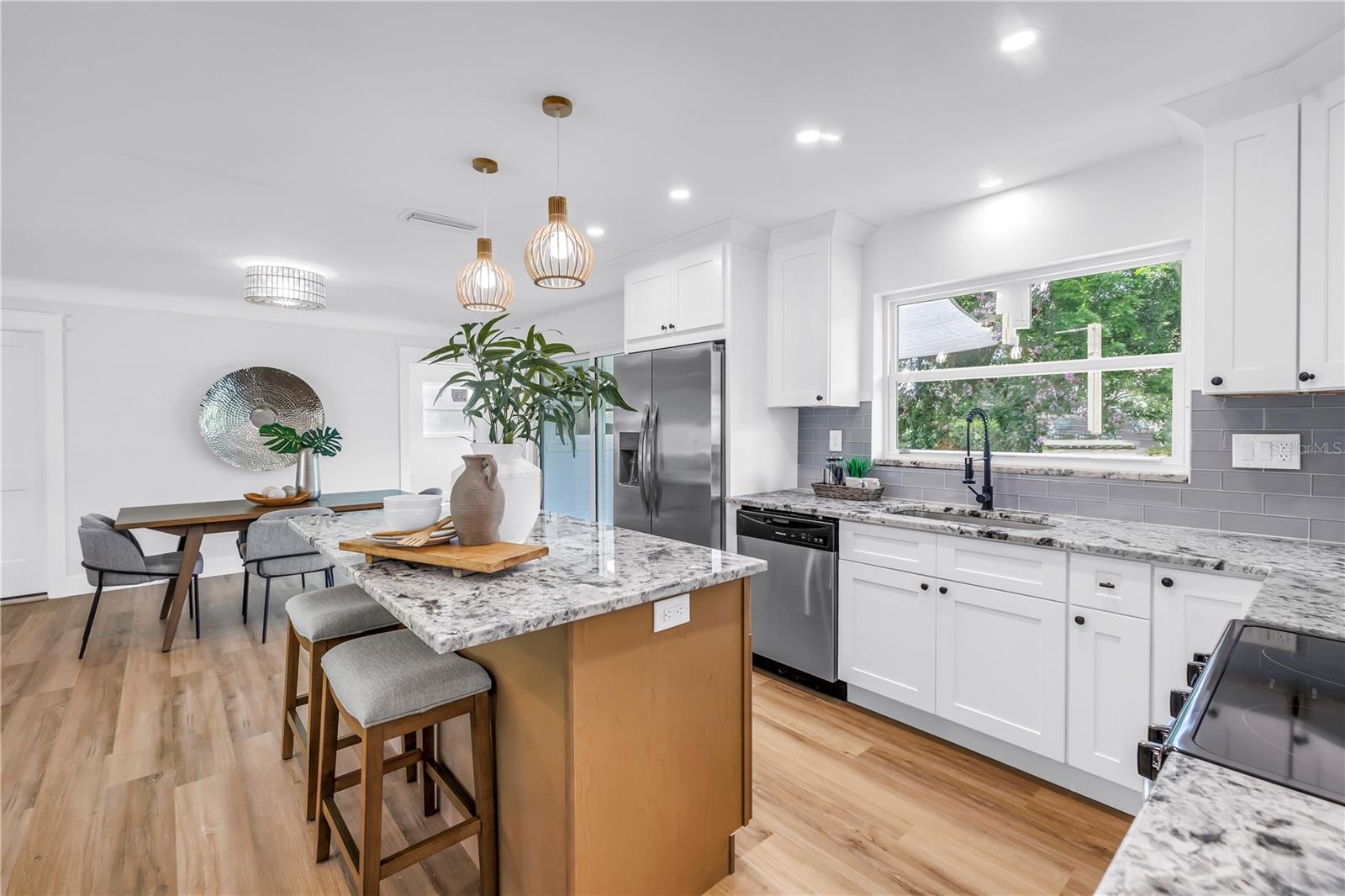 Image 6 of 32 For 6161 35th Avenue N