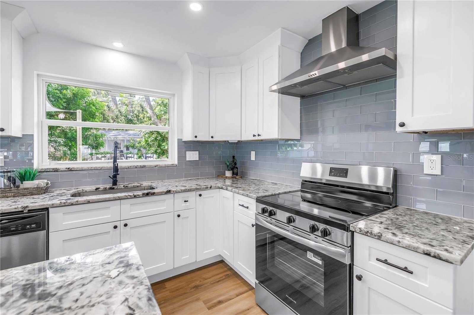 Image 7 of 32 For 6161 35th Avenue N