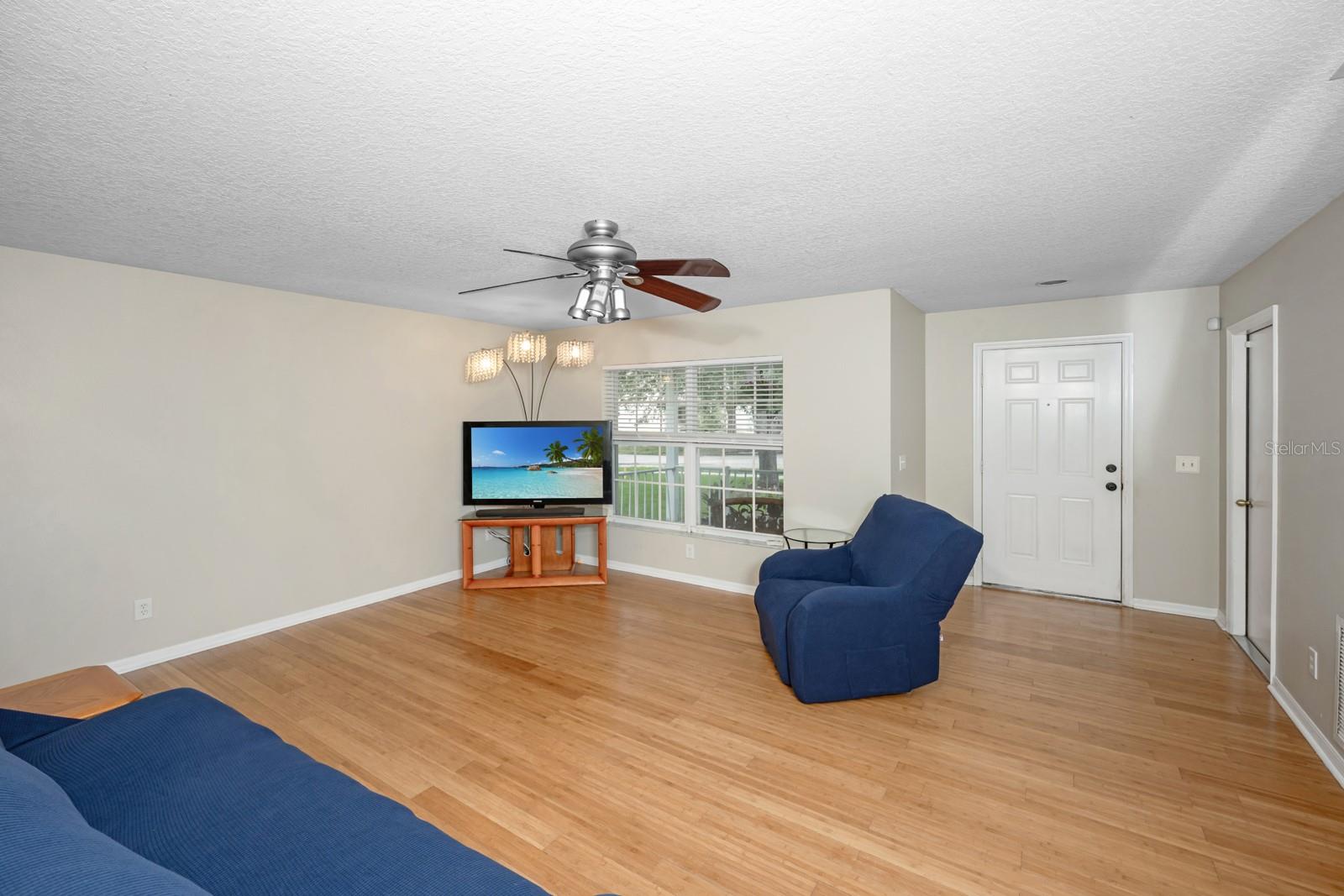Image 5 of 15 For 10807 Shasta Court