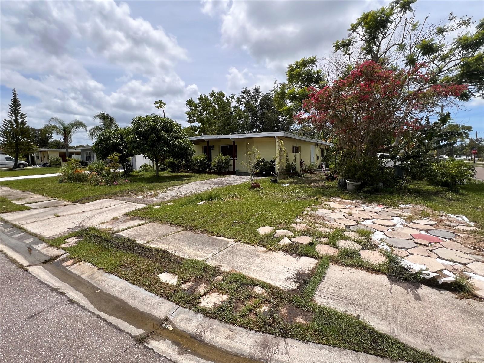Image 3 of 17 For 5590 96th Terrace N