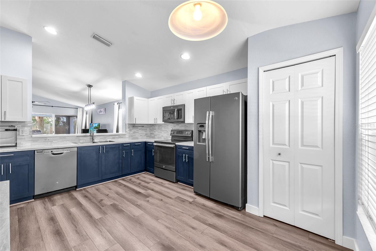 Image 13 of 27 For 11841 Autumn Creek Drive