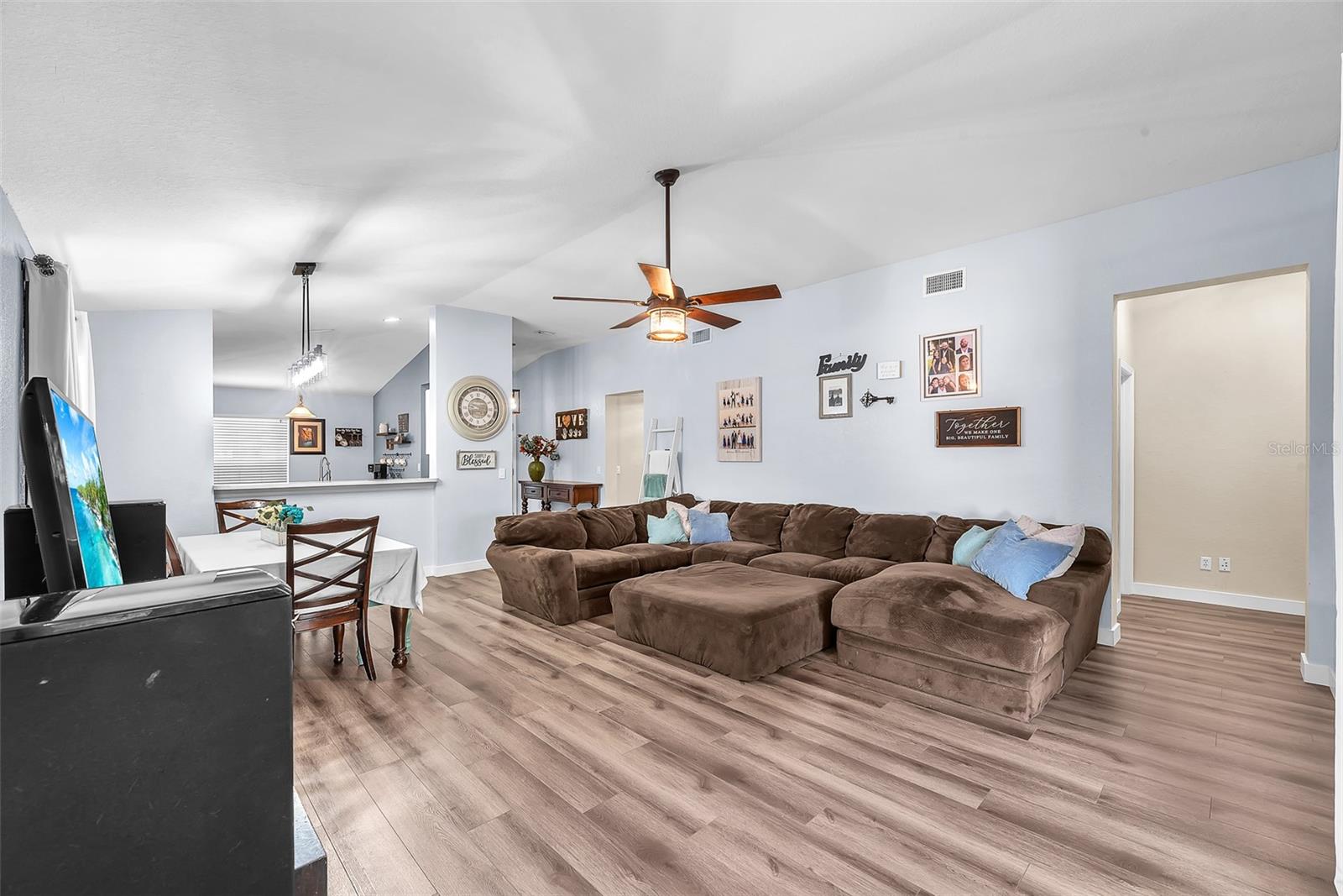 Image 6 of 27 For 11841 Autumn Creek Drive