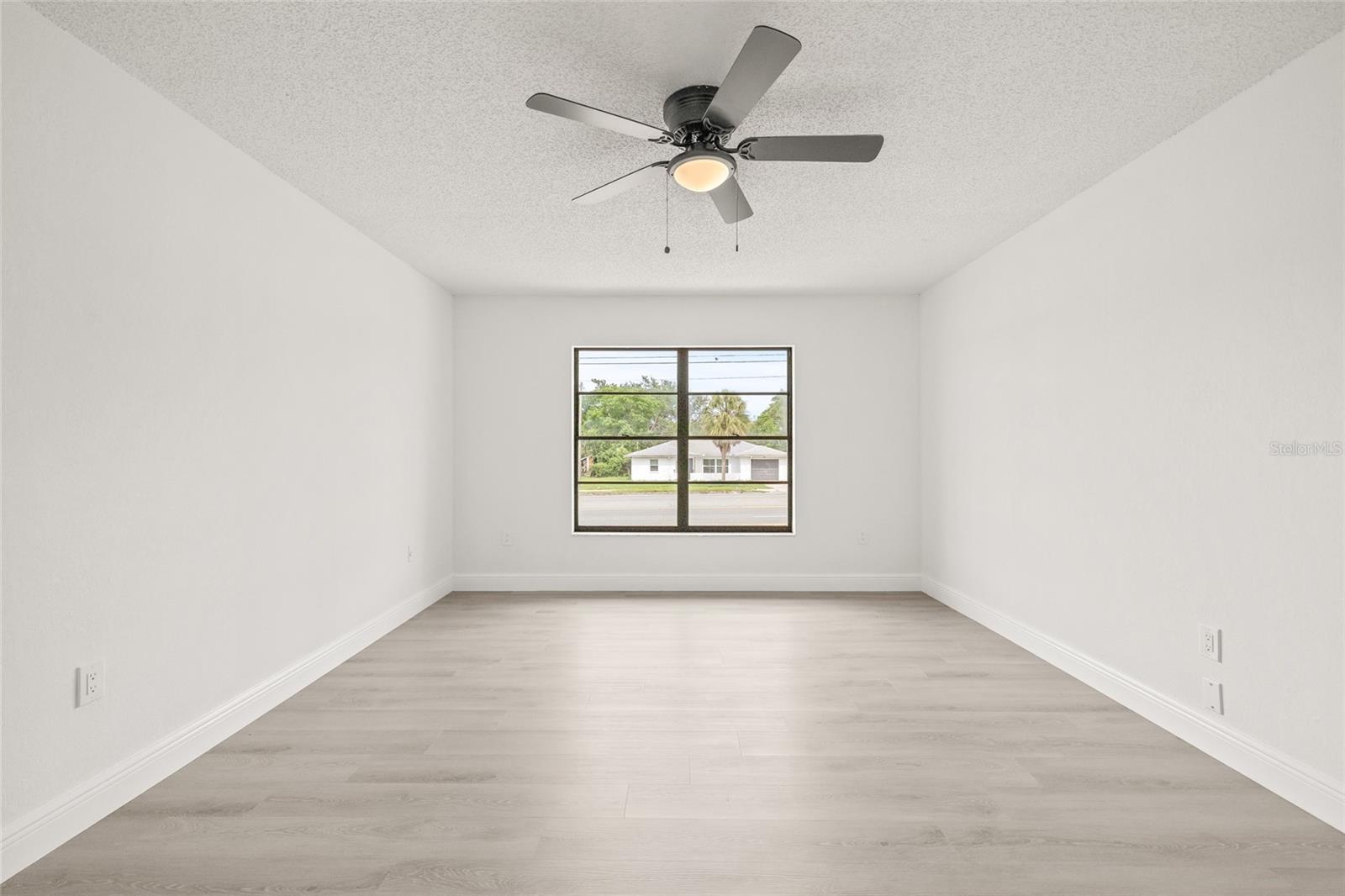 Image 11 of 30 For 2473 Mariner Boulevard