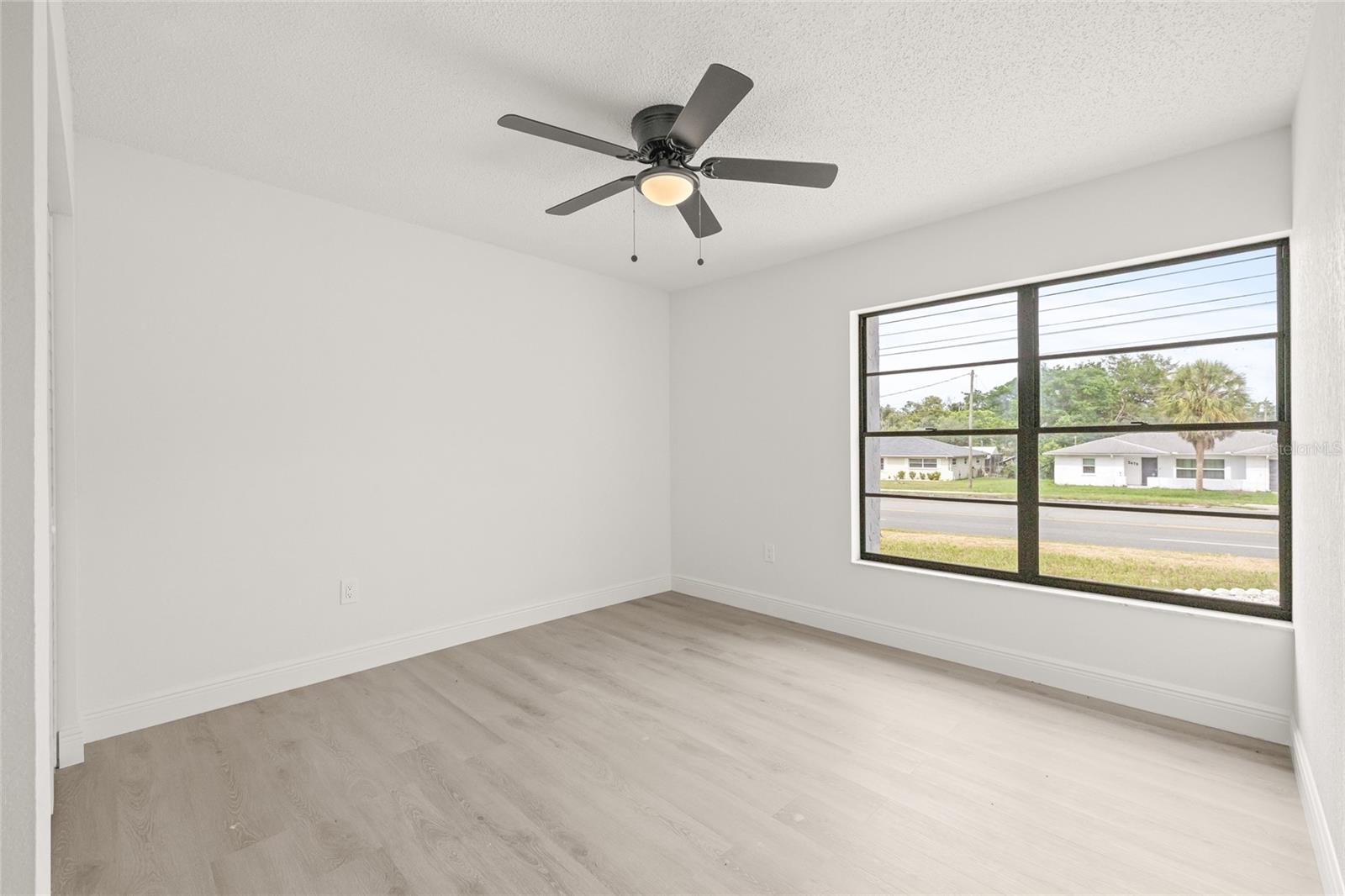 Image 16 of 30 For 2473 Mariner Boulevard