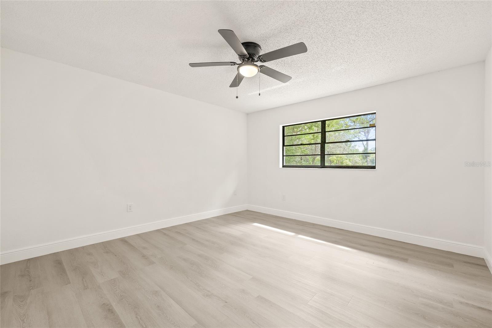 Image 19 of 30 For 2473 Mariner Boulevard