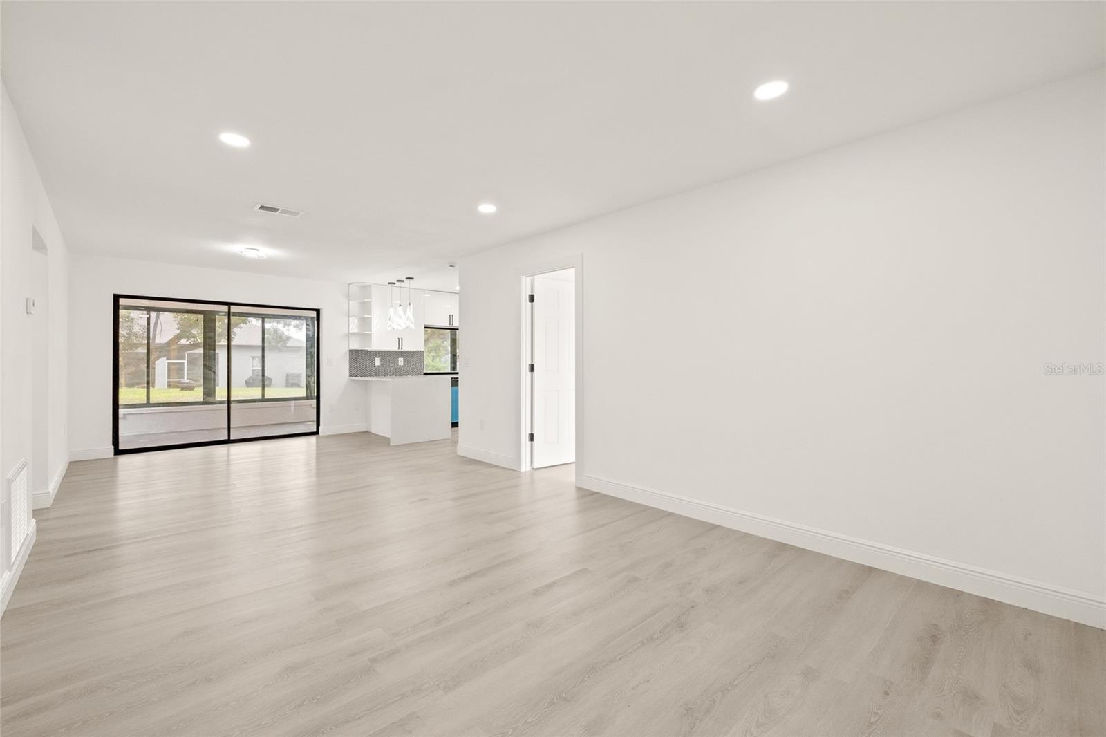 Image 2 of 30 For 2473 Mariner Boulevard