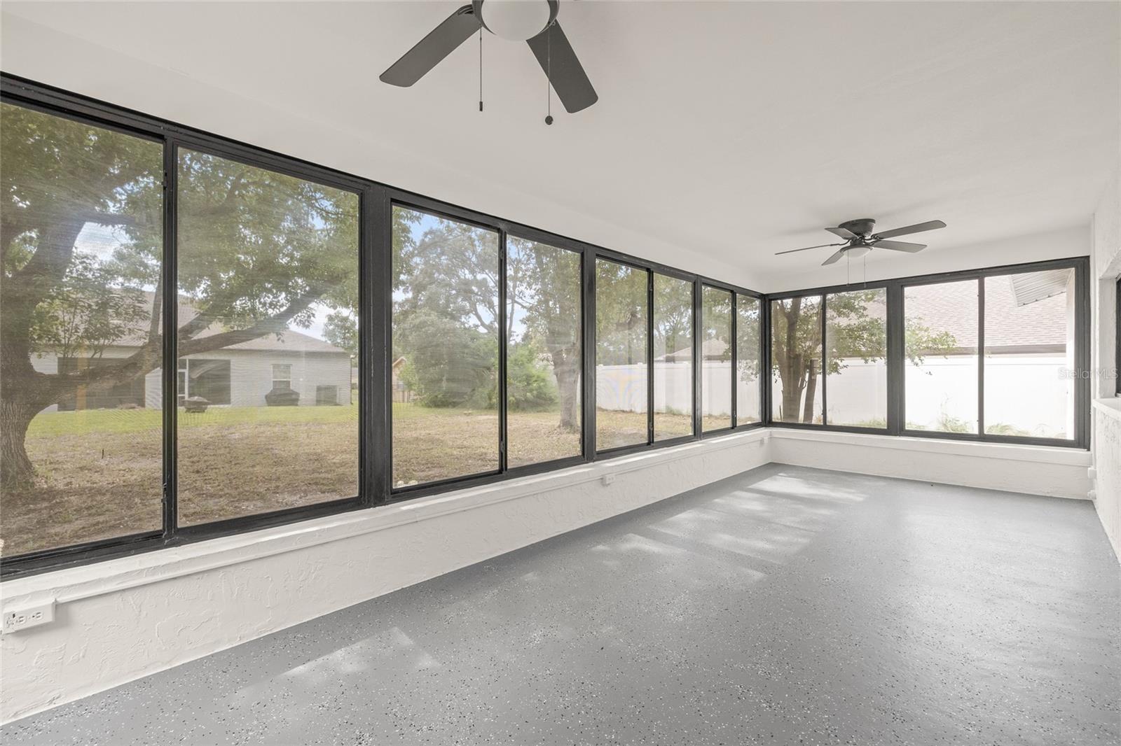 Image 22 of 30 For 2473 Mariner Boulevard