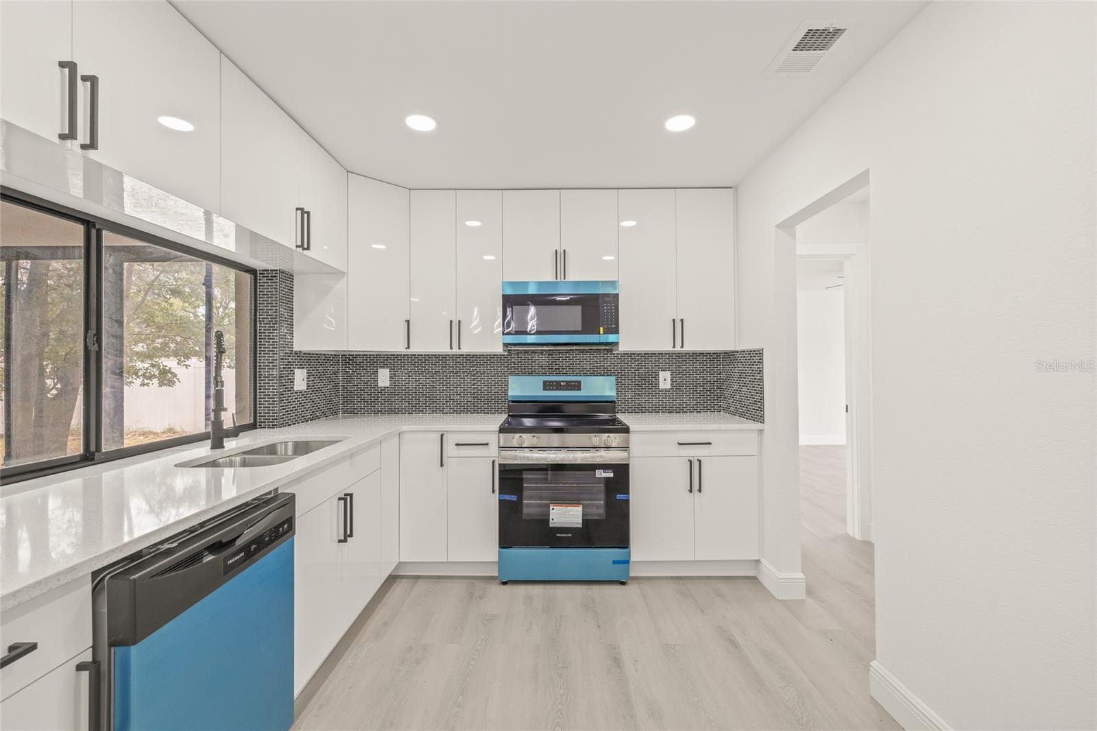 Image 8 of 30 For 2473 Mariner Boulevard
