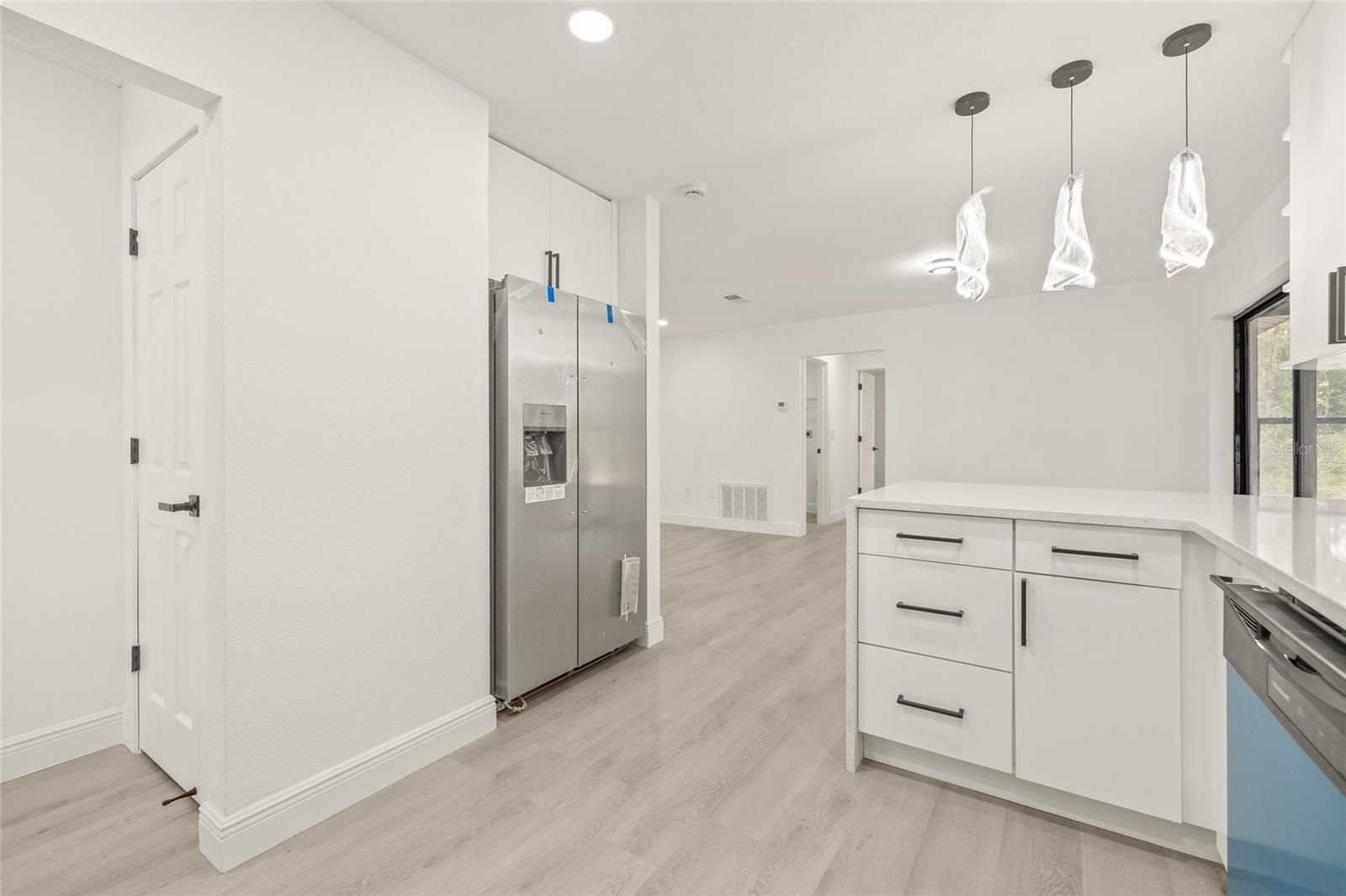 Image 9 of 30 For 2473 Mariner Boulevard
