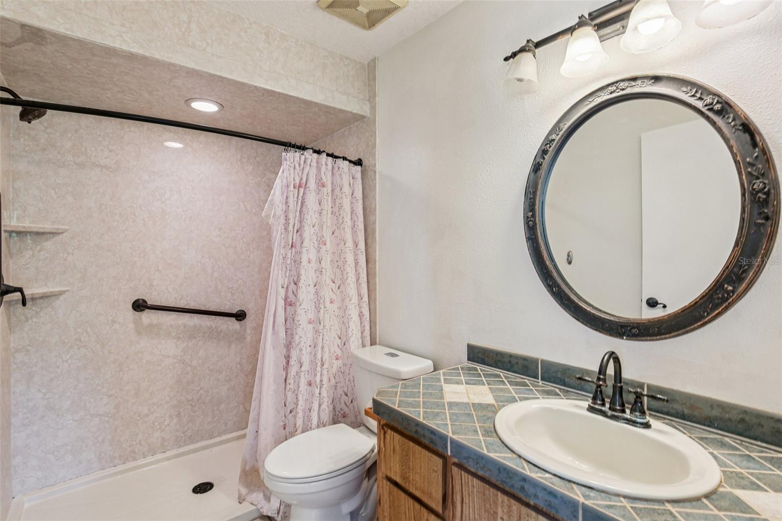 Image 20 of 28 For 808 Franklin Circle