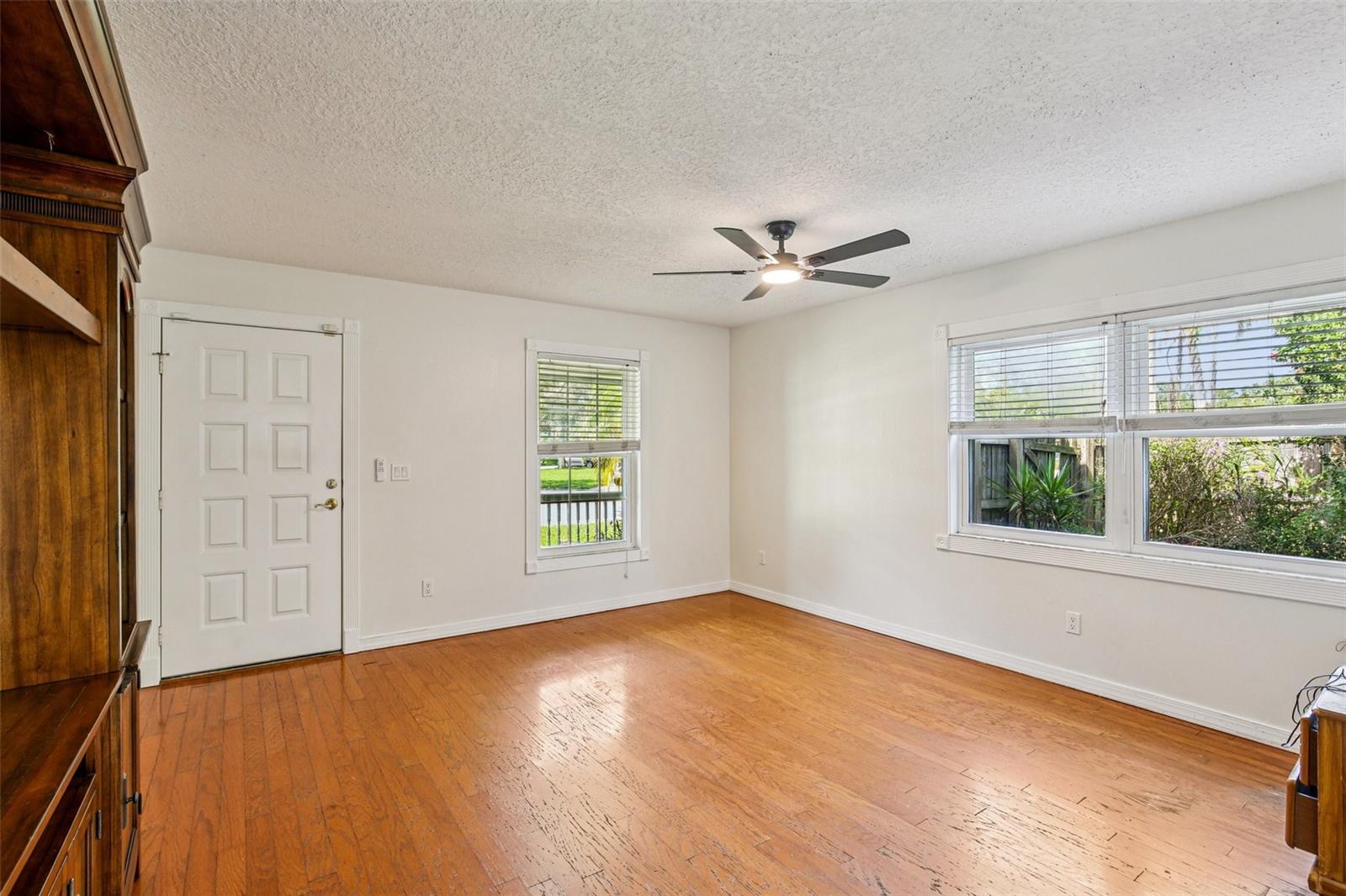 Image 8 of 28 For 808 Franklin Circle
