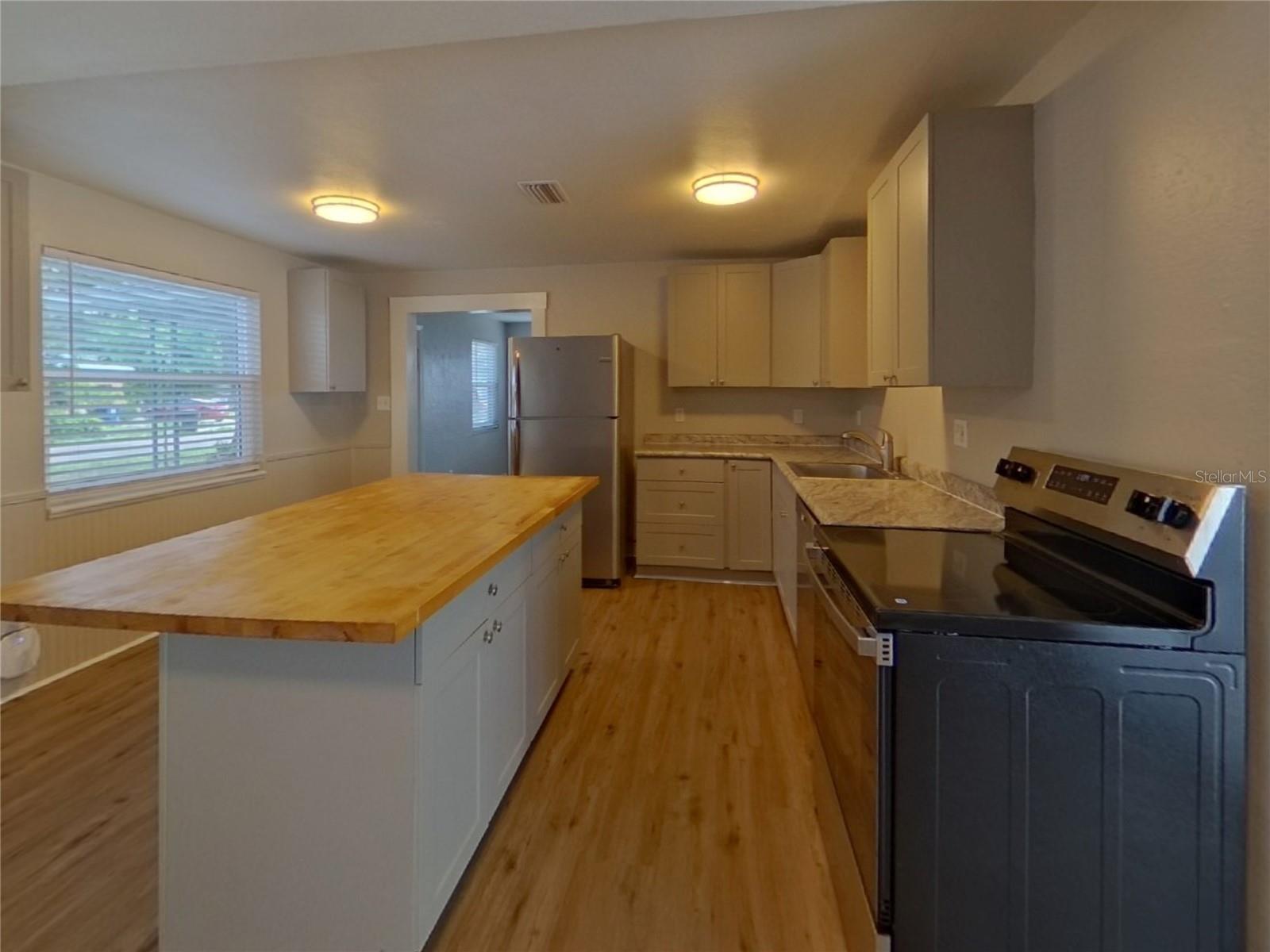 Image 7 of 16 For 7210 10th Avenue N