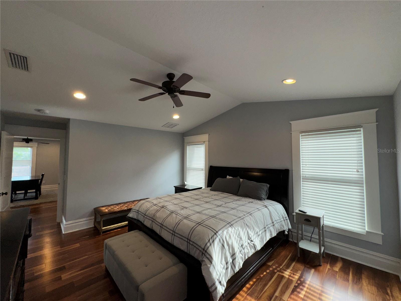 Image 17 of 23 For 905 Bruce Street