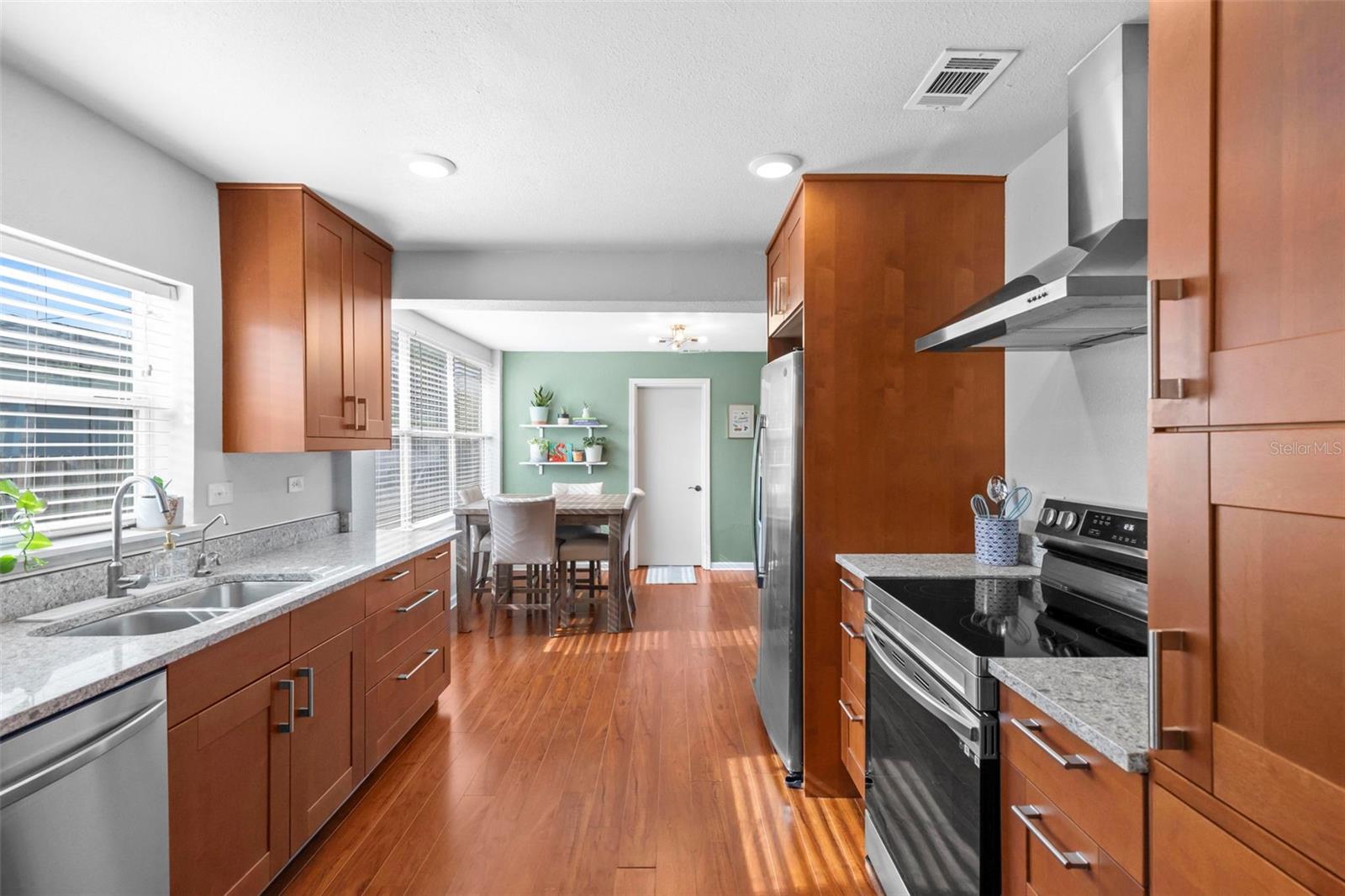 Image 12 of 34 For 434 40th Avenue N