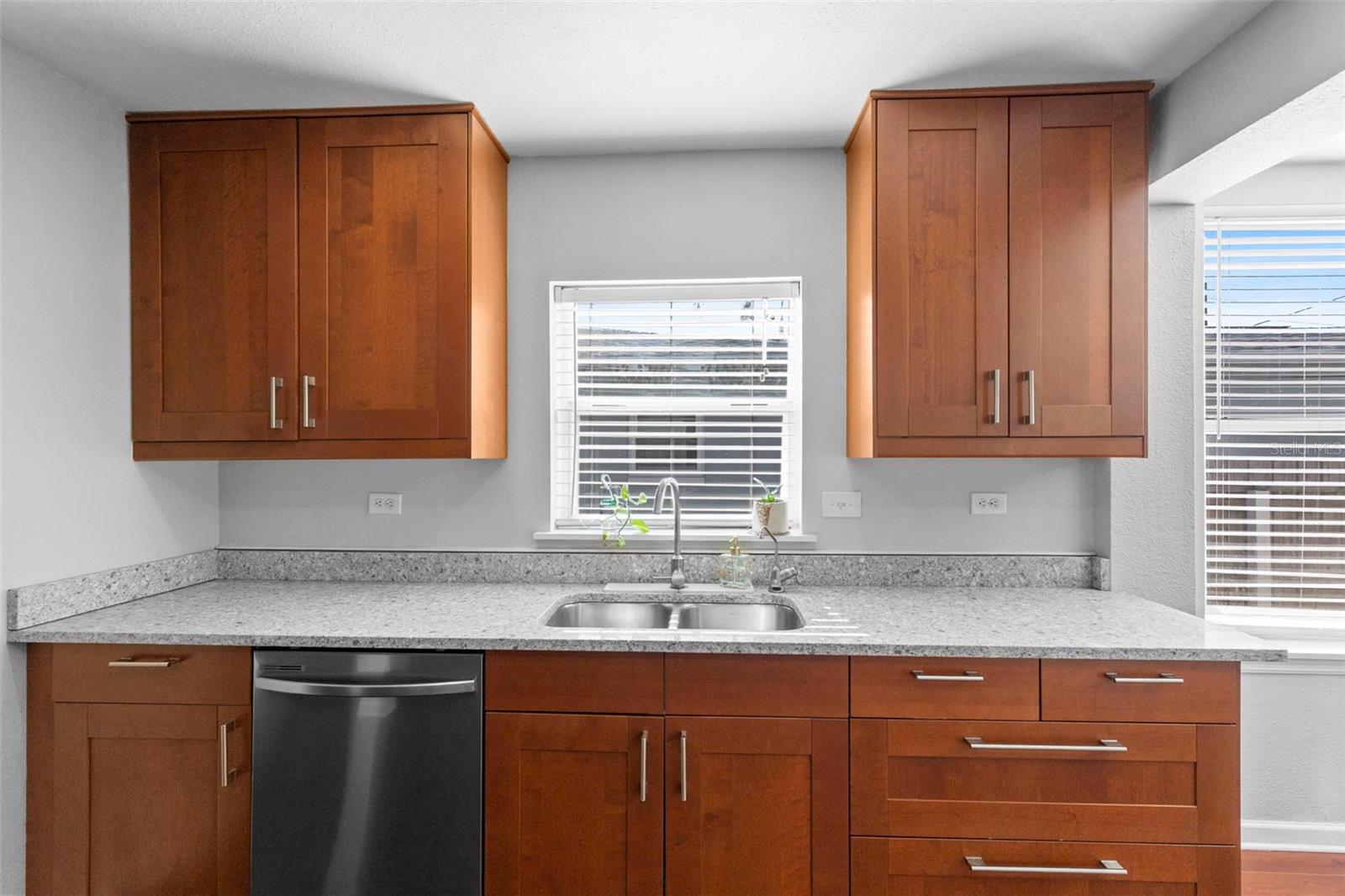 Image 14 of 34 For 434 40th Avenue N