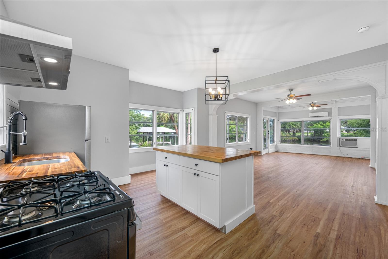 Image 11 of 31 For 714 Hollywood Street 5