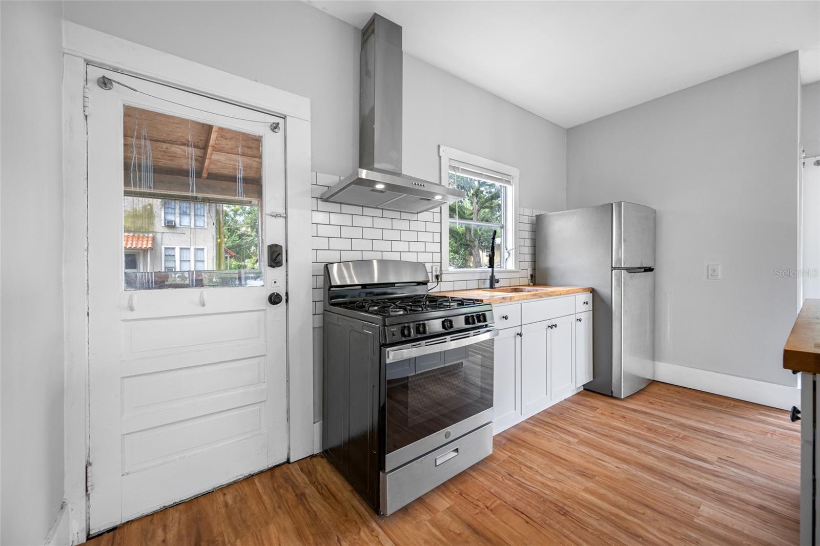 Image 12 of 31 For 714 Hollywood Street 5