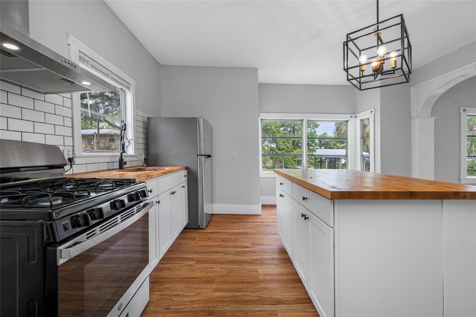 Image 13 of 31 For 714 Hollywood Street 5