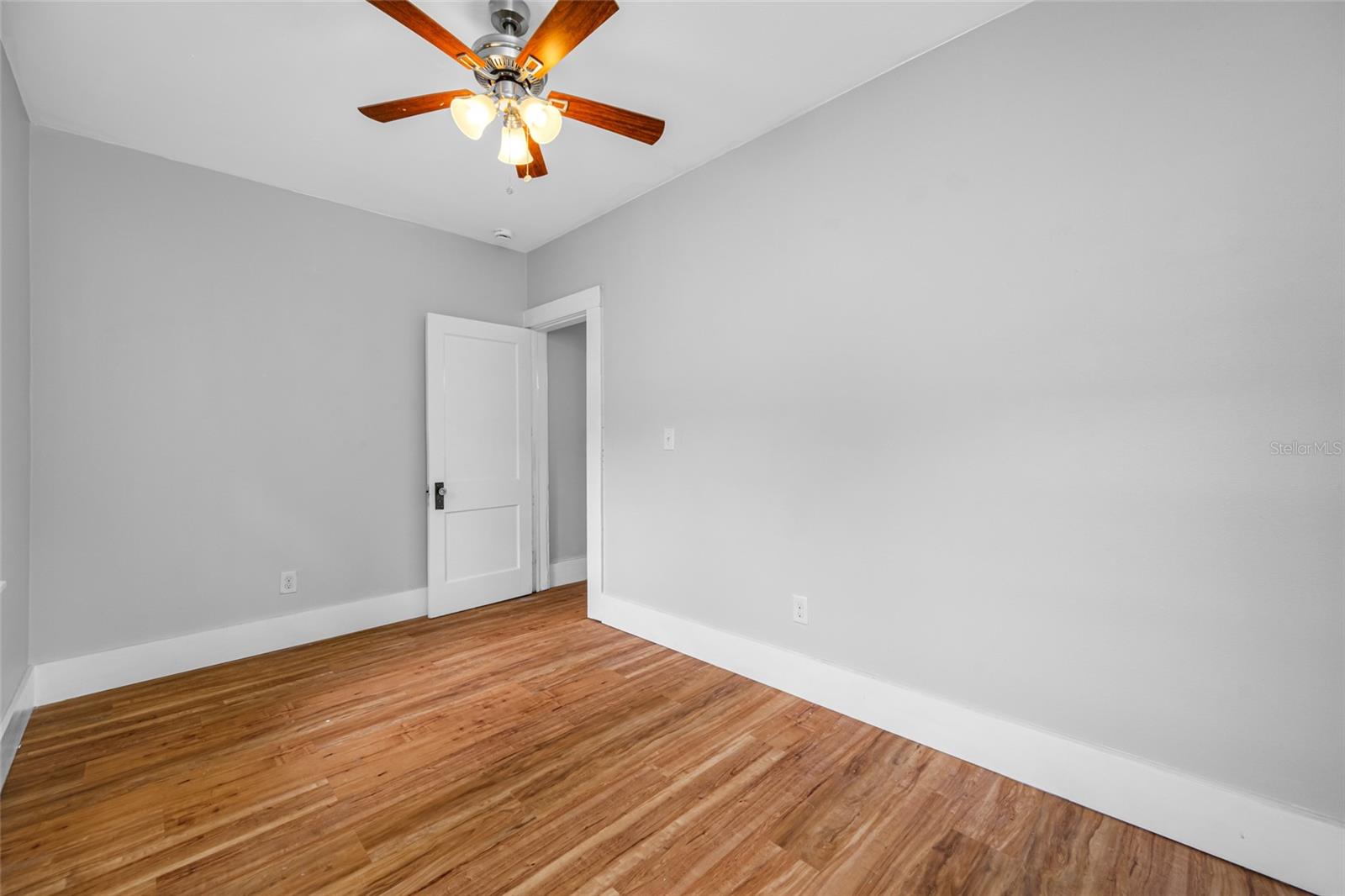 Image 18 of 31 For 714 Hollywood Street 5