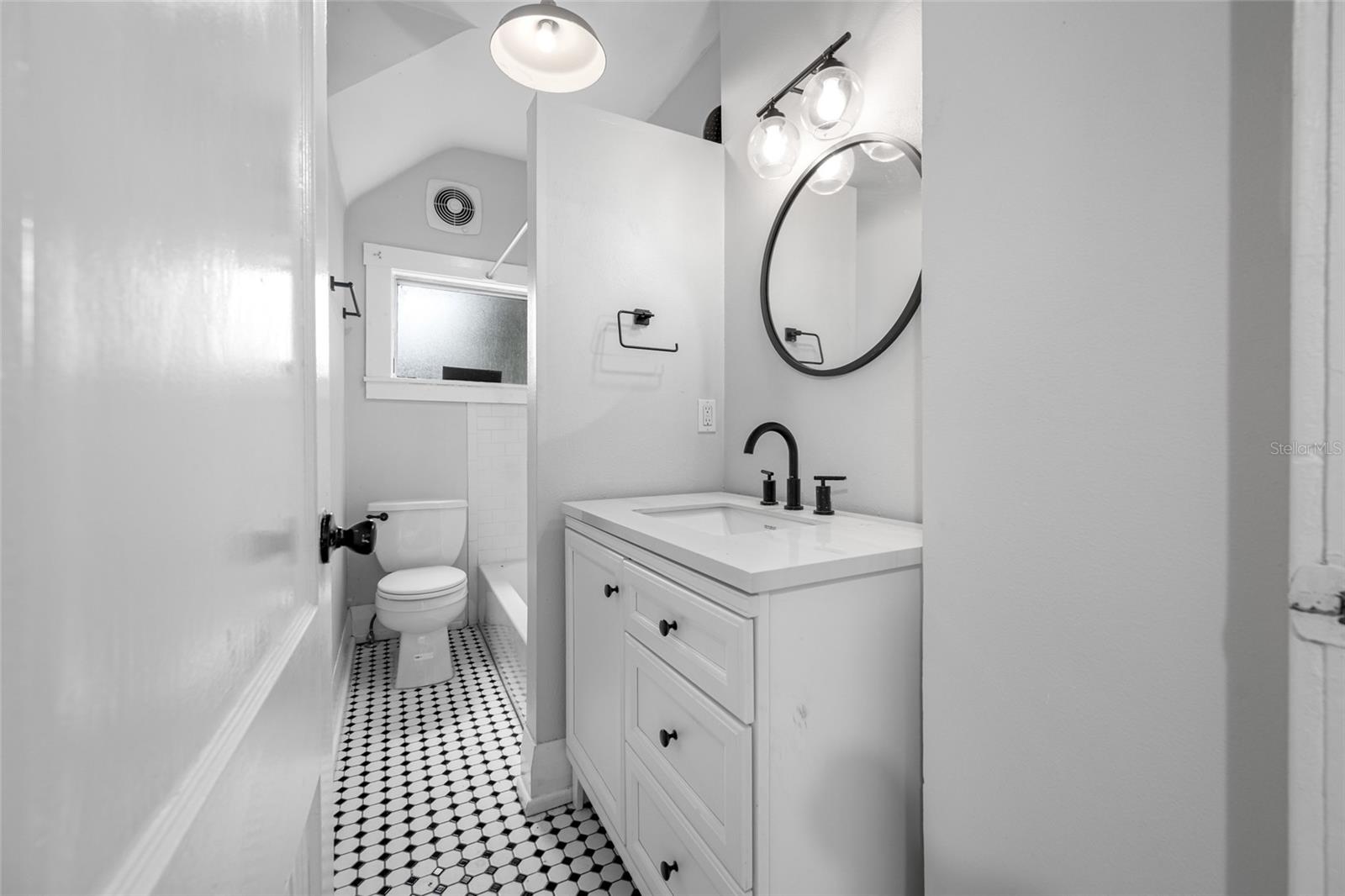 Image 22 of 31 For 714 Hollywood Street 5