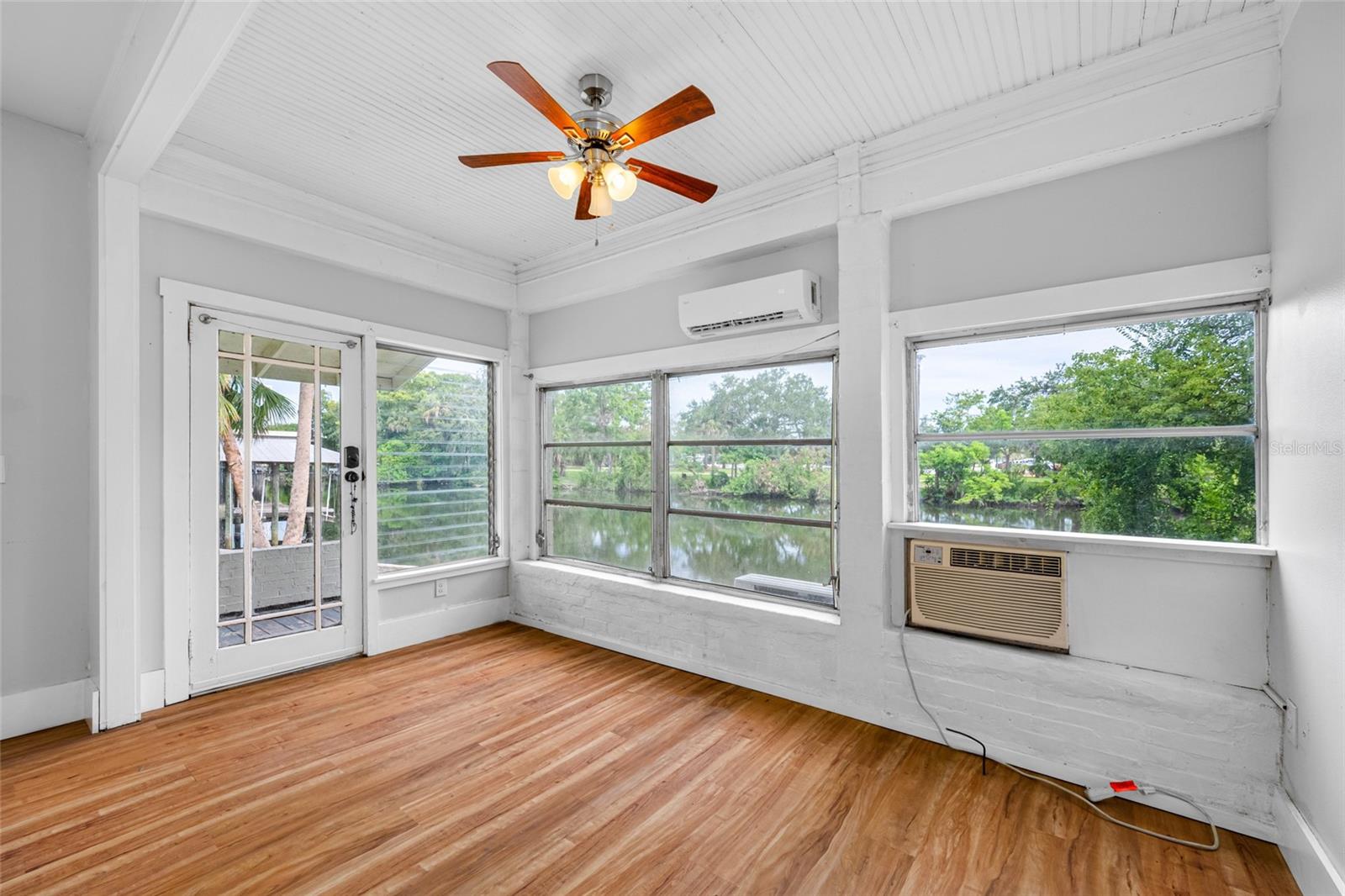 Image 3 of 31 For 714 Hollywood Street 5