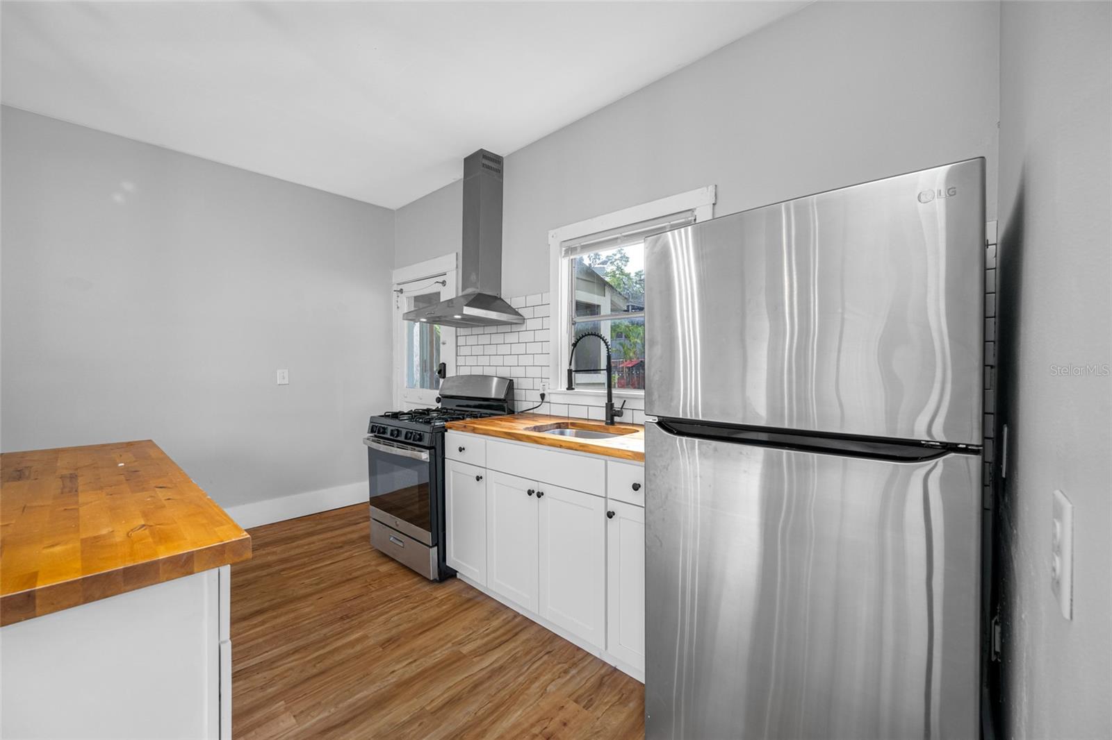 Image 9 of 31 For 714 Hollywood Street 5