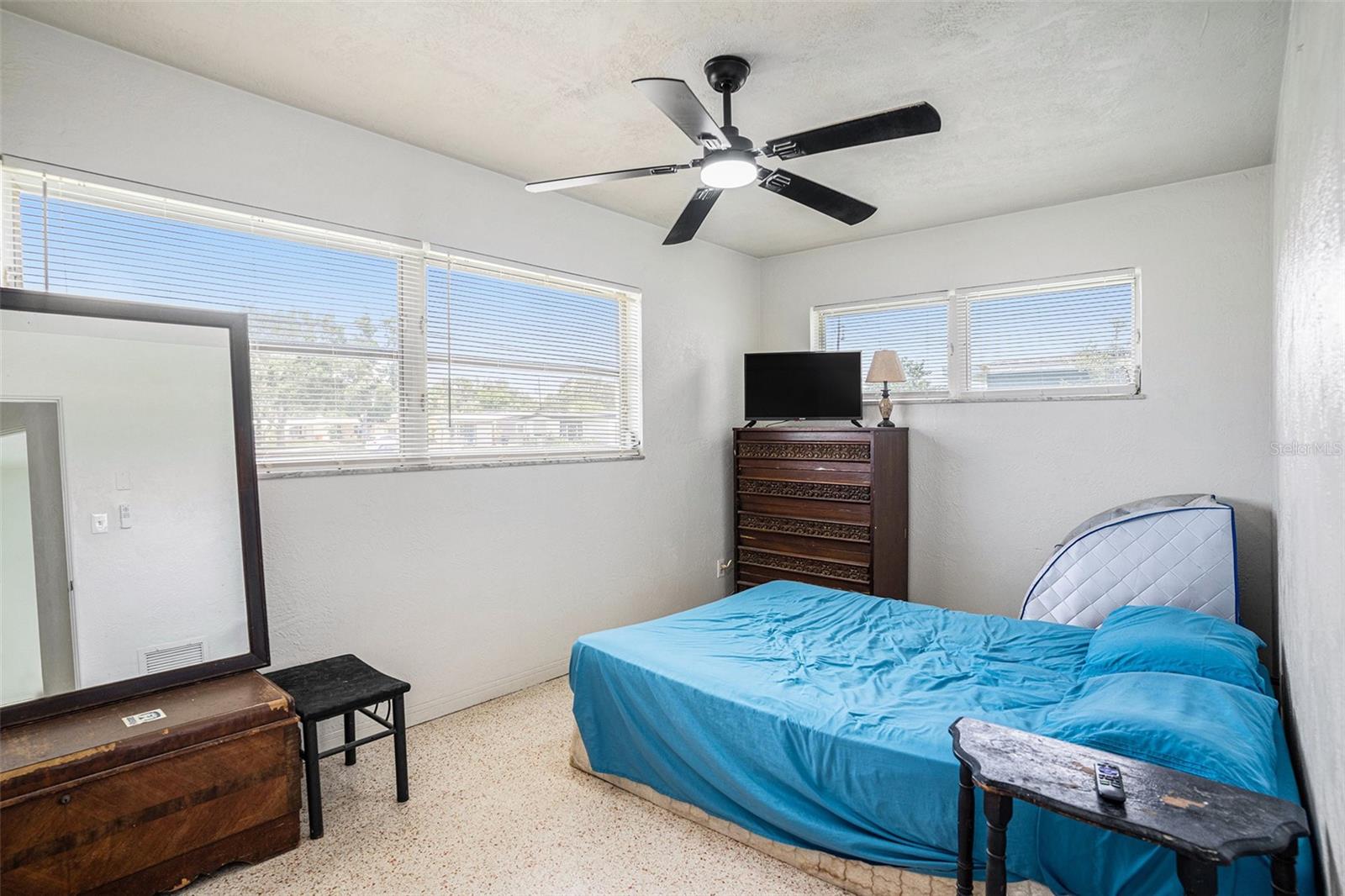 Listing photo id 8 for 11830 86th Avenue