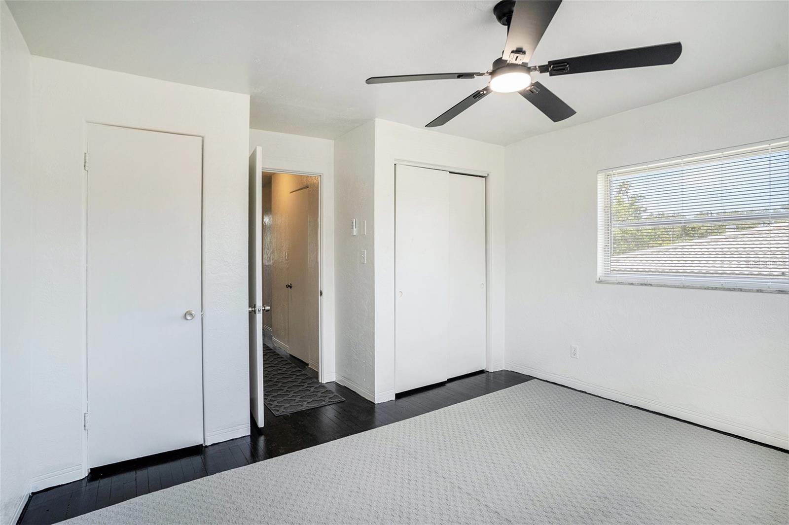 Listing photo id 11 for 11830 86th Avenue