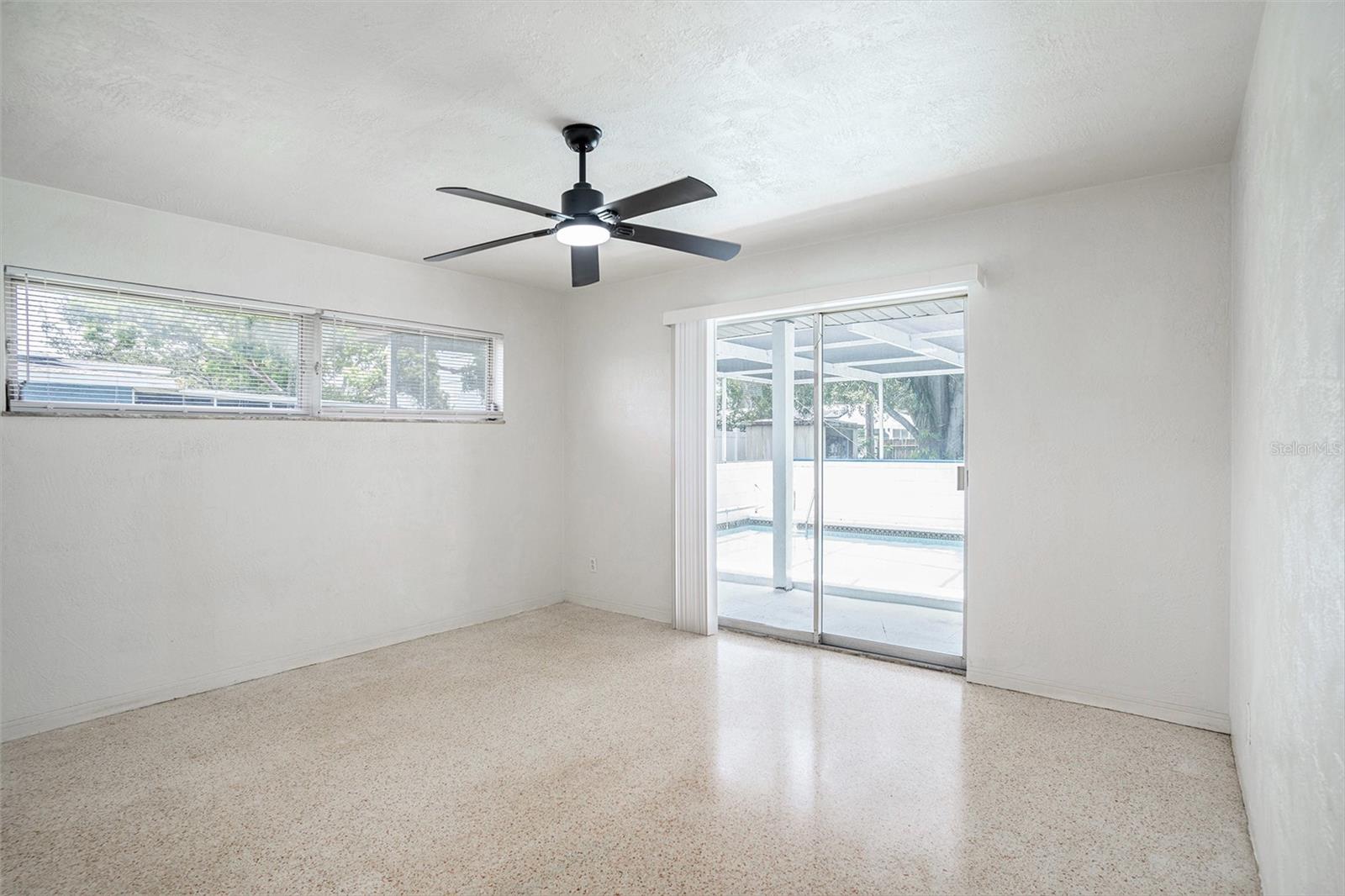 Listing photo id 12 for 11830 86th Avenue