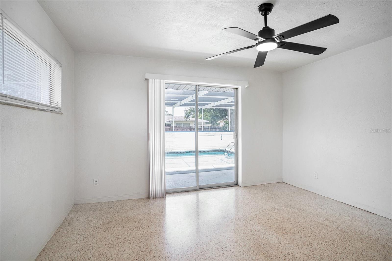 Listing photo id 13 for 11830 86th Avenue