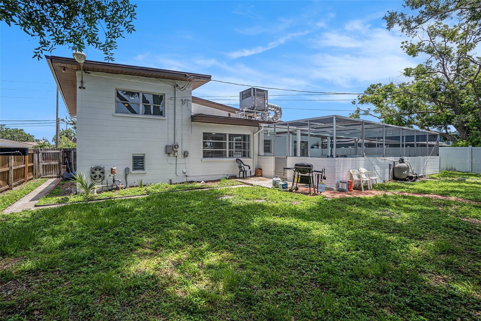 Listing photo id 2 for 11830 86th Avenue