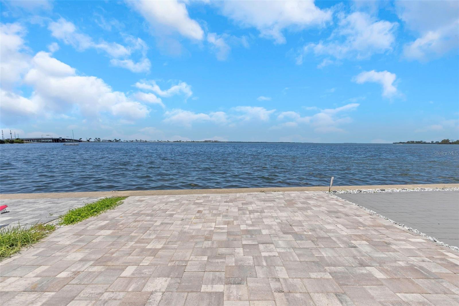 Listing photo id 2 for 2630 St Josephs Drive W