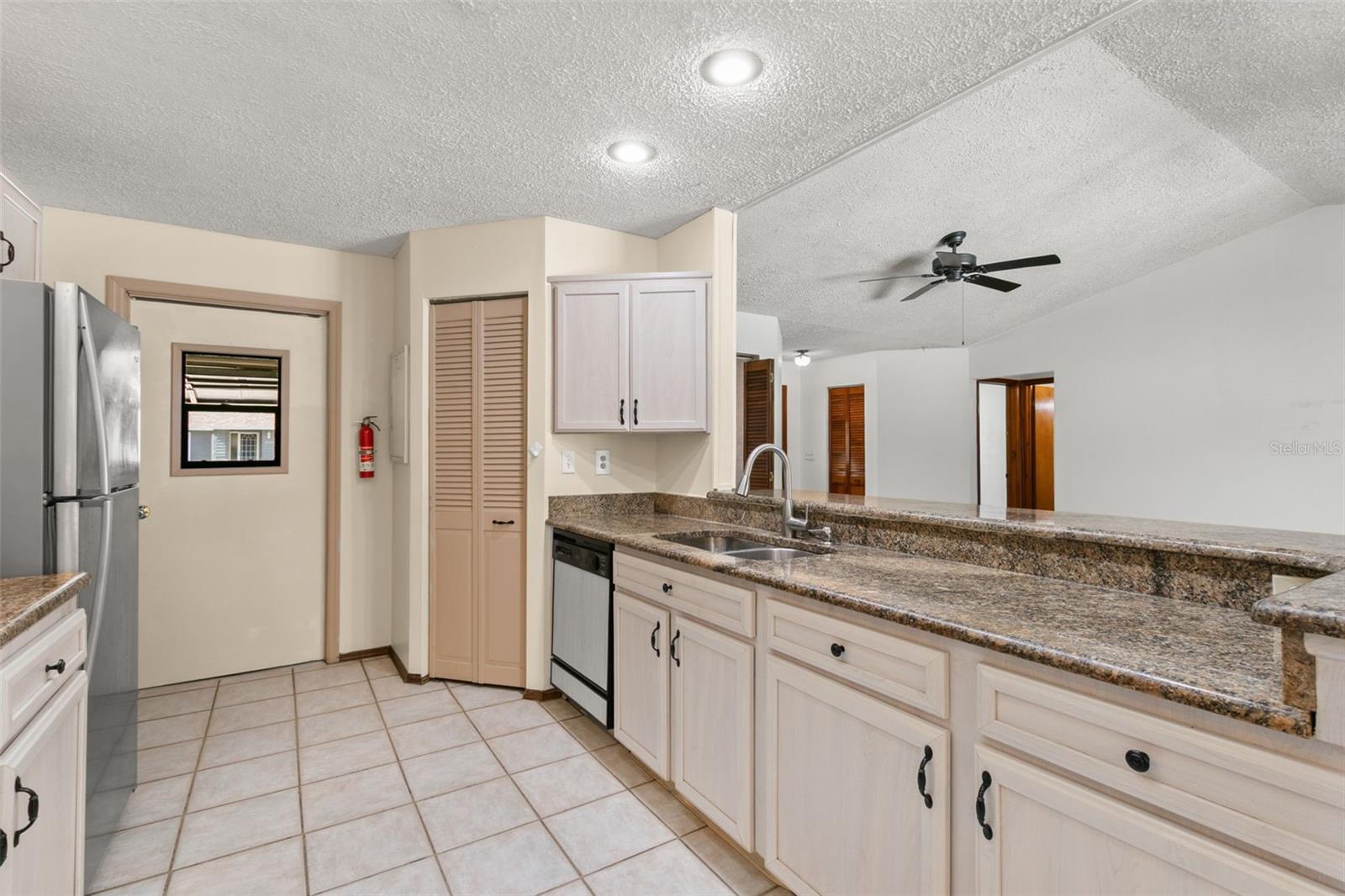 Image 11 of 35 For 2147 Colonial Boulevard W